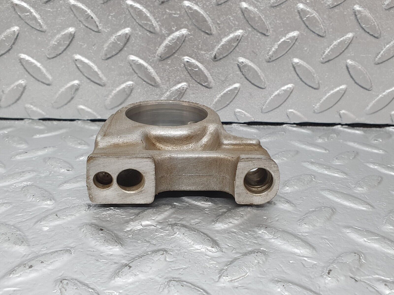 43799 Mercedes-Benz C126 380SEC Coupe Camshaft Tower Bearing 1160514612