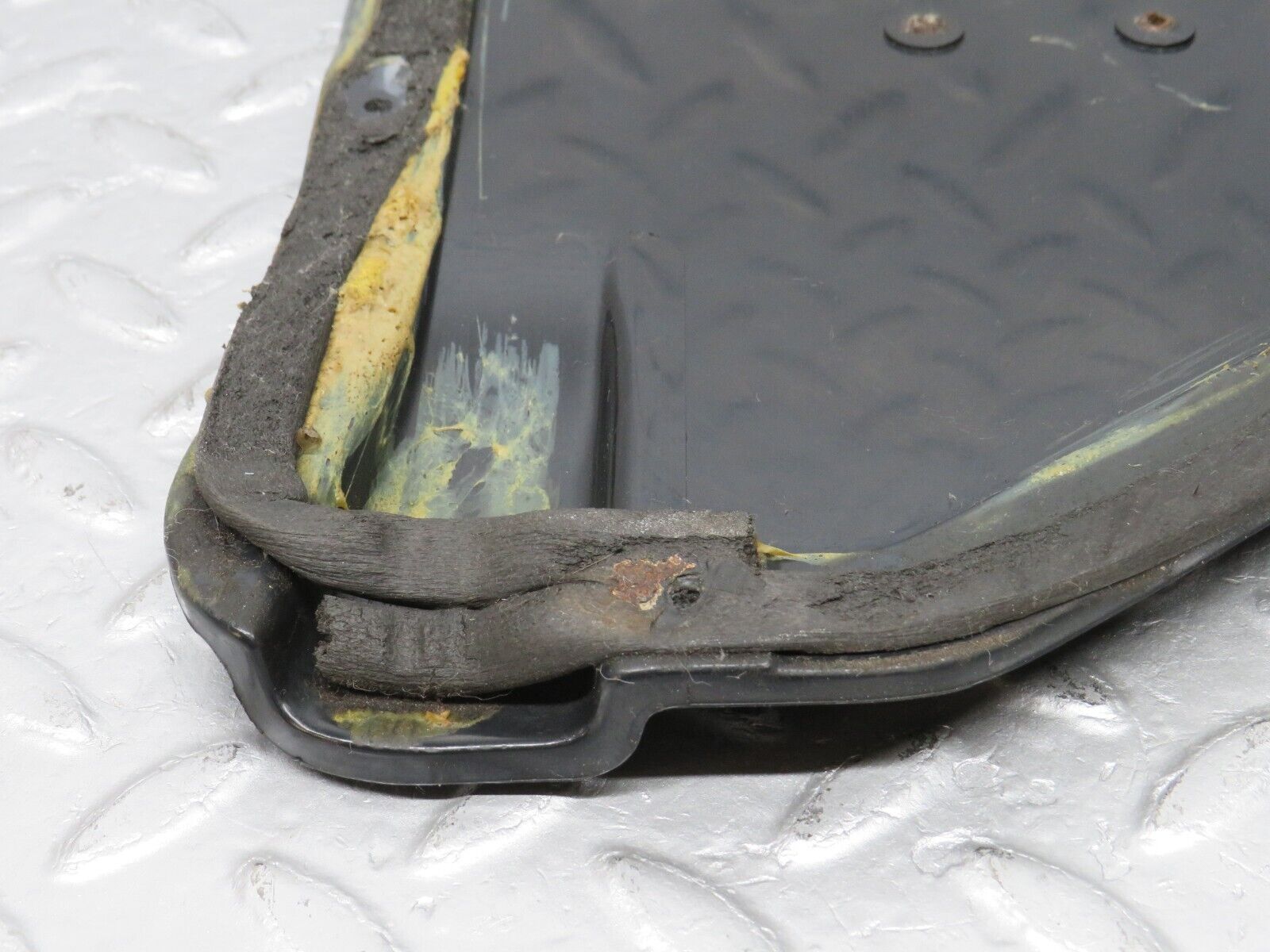 39212 Mercedes-Benz R107 500SL Heater Blower Housing Cover Lid