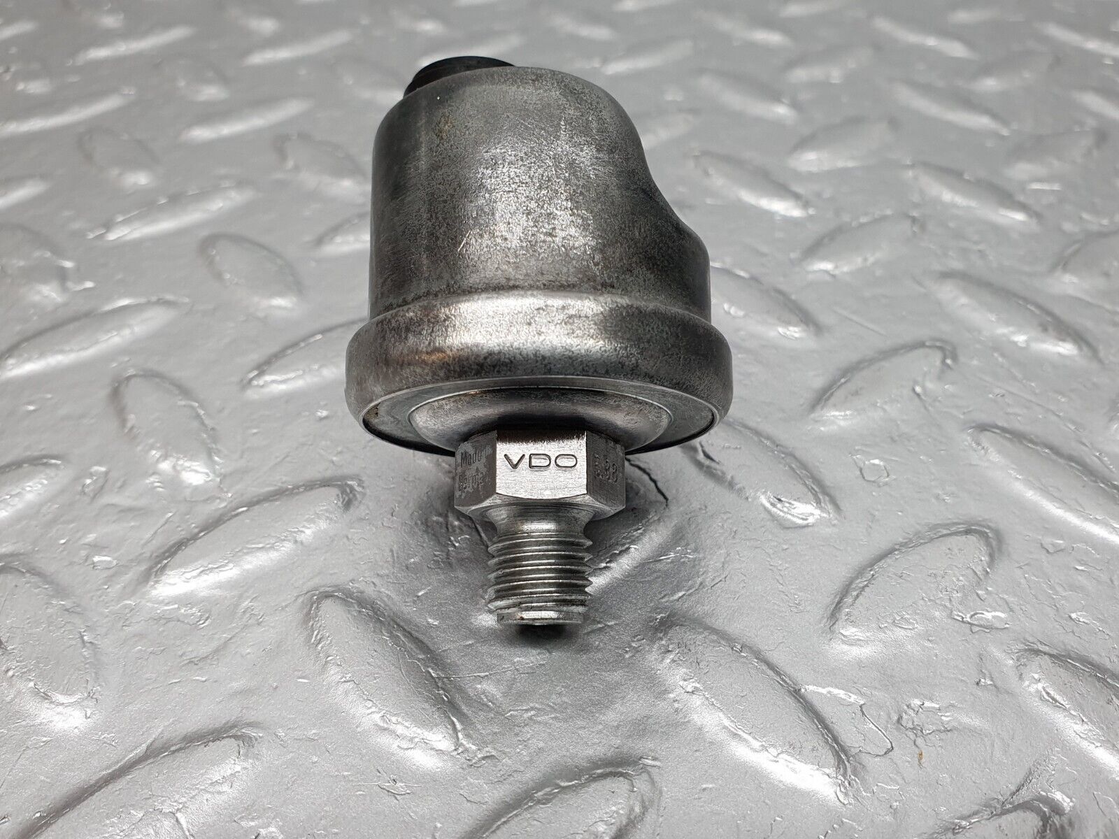 41662 Mercedes-Benz W124 200E Oil Pressure Sensor VDO