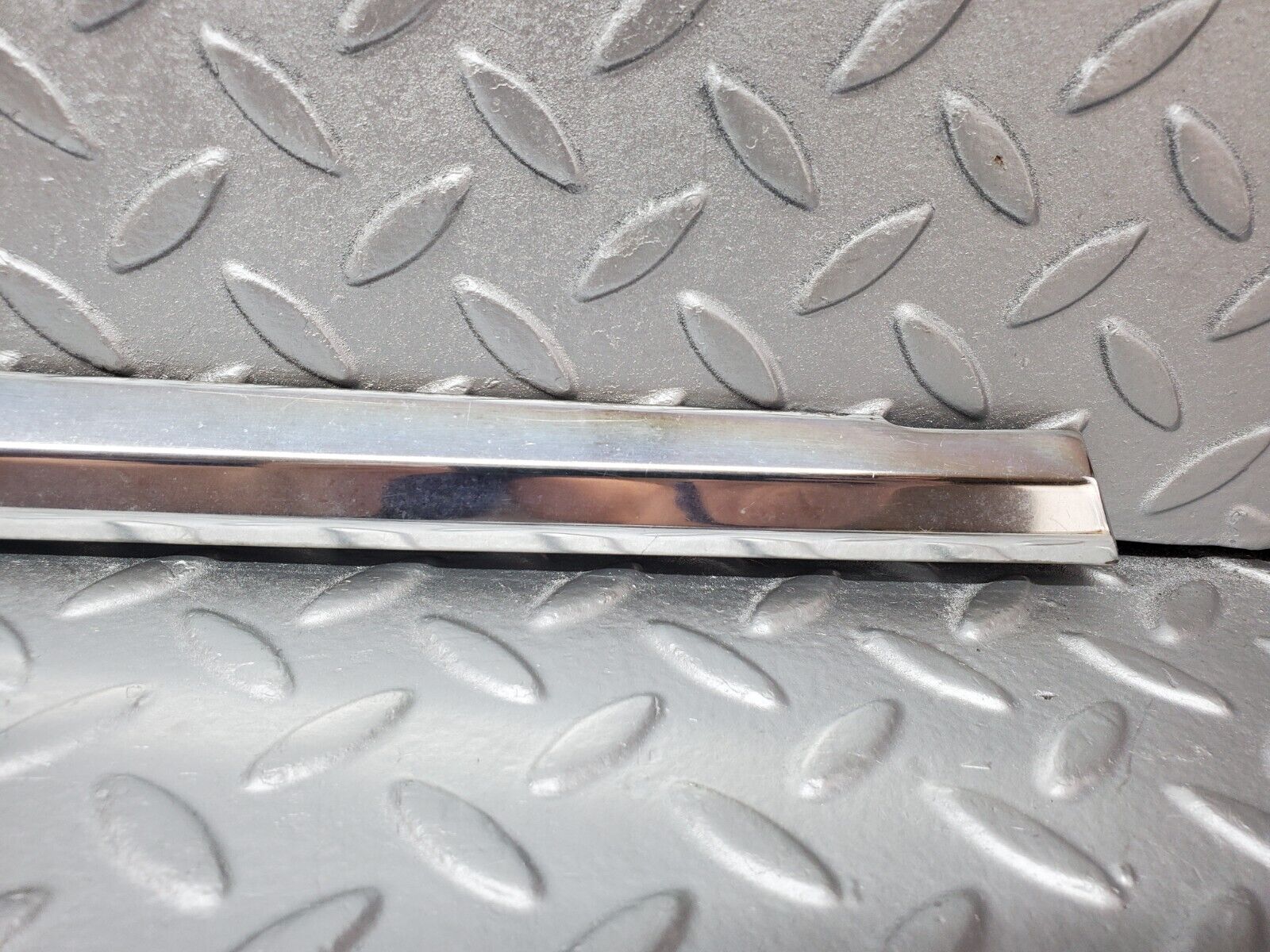 45811 Mercedes-Benz W126 420SE Rear Left Door Chrome Moulding Trim