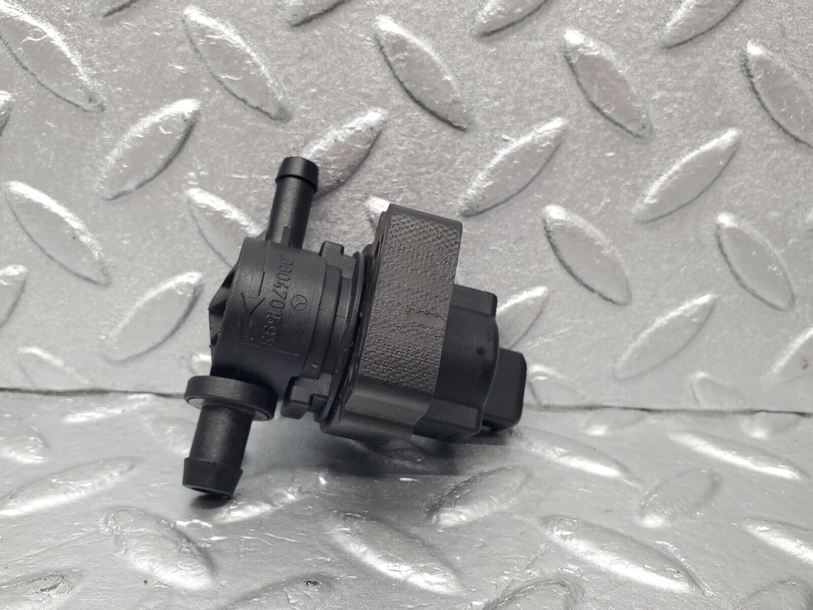 46789 Mercedes-Benz R129 320SL Coupe Fuel Regeneration Vacuum Valve 0004701593