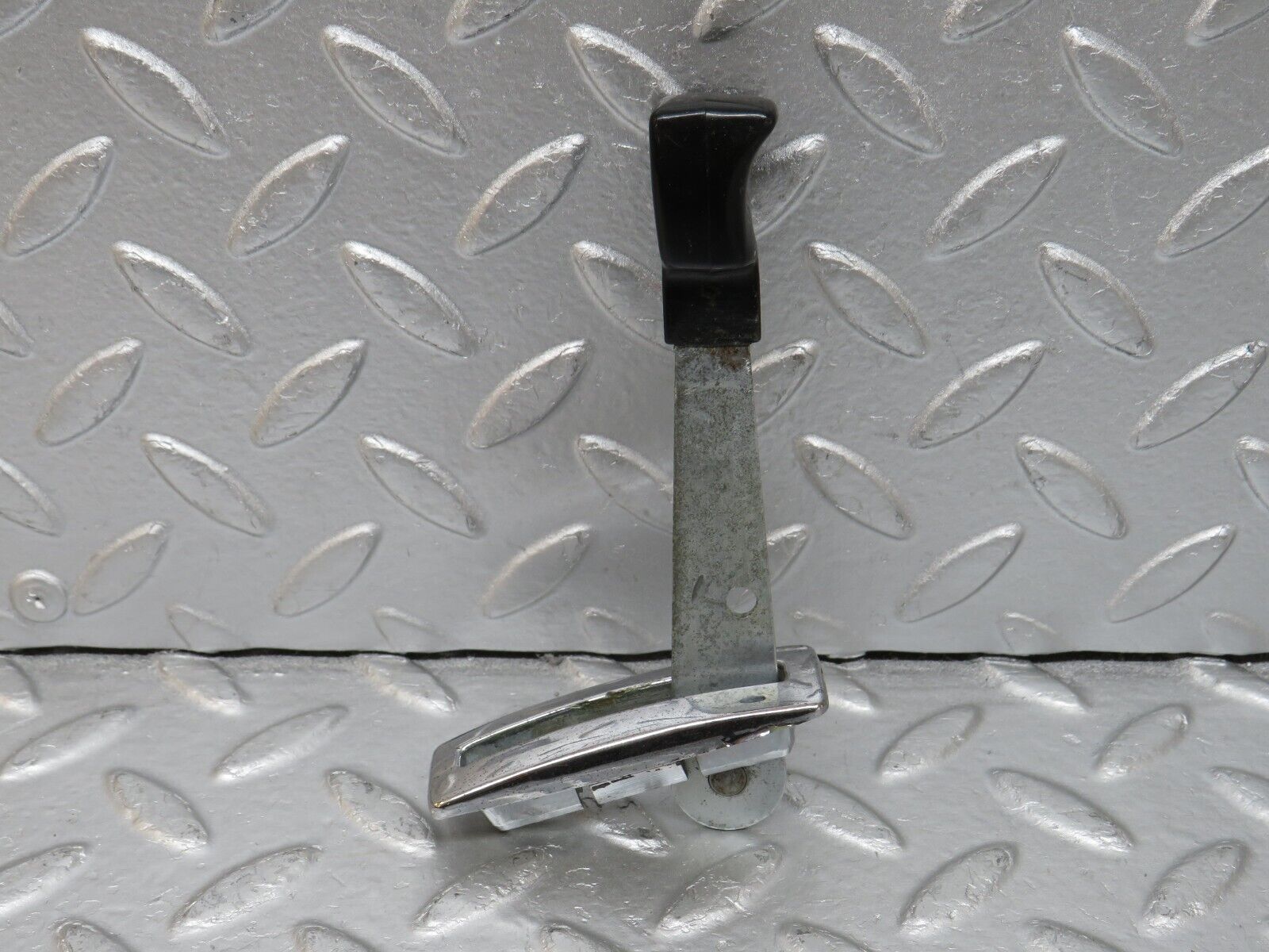 33183 Mercedes-Benz R107 Left Seat Folding Lever