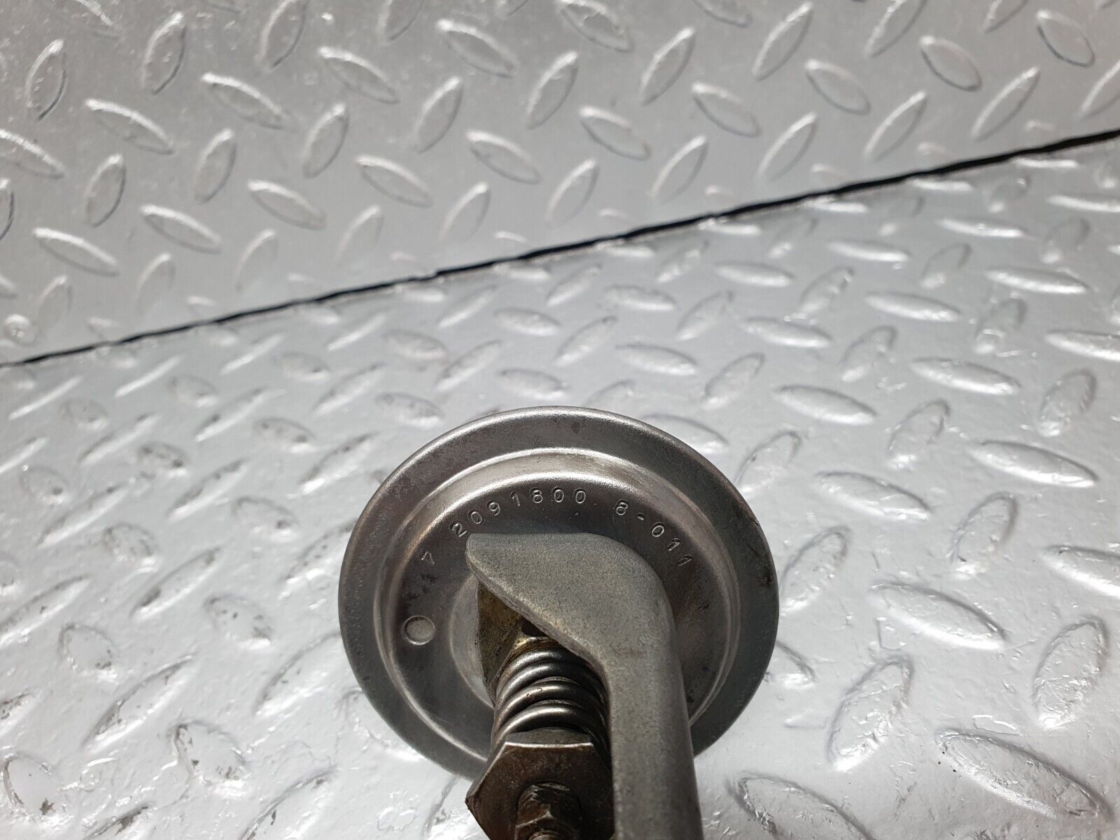 41601 Mercedes-Benz W124 200E Carburettor Vacuum Valve 7 209 18000