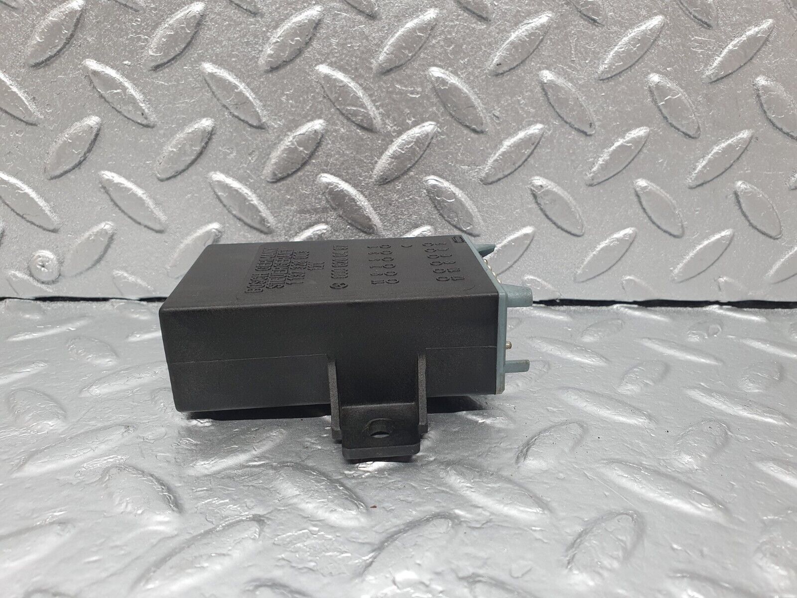 43522 Mercedes-Benz C126 380SEC Coupe Seat Belt Presenter Relay 0008200497