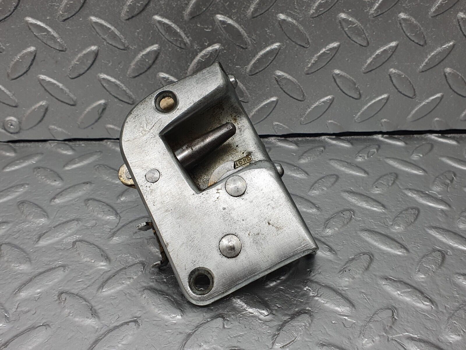 43128 Mercedes-Benz W108 280SE Front Left Door Lock Mechanism