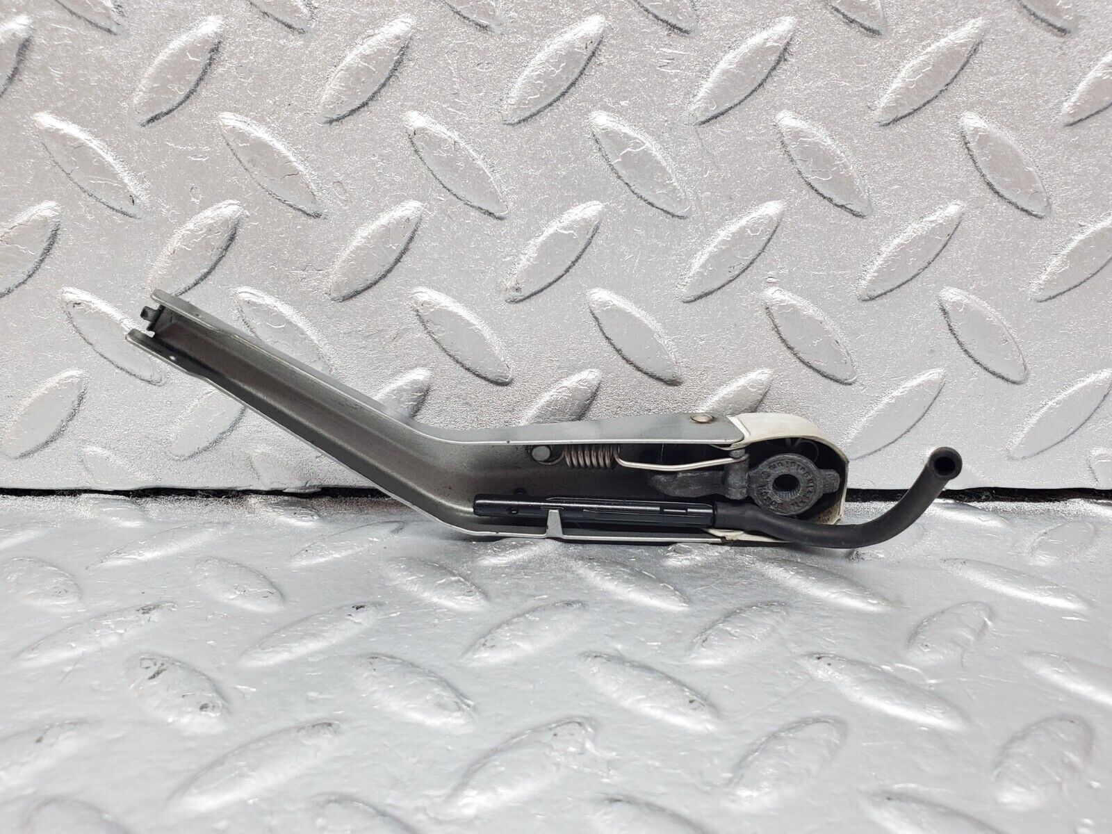 45818 Mercedes-Benz W126 420SE Headlight Wiper Arm Bosch Left Side