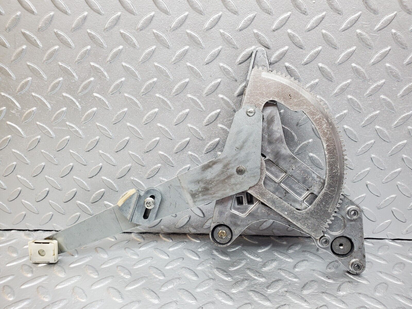 45712 Mercedes-Benz W126 420SE Rear Right Power Window Regulator 1267350211