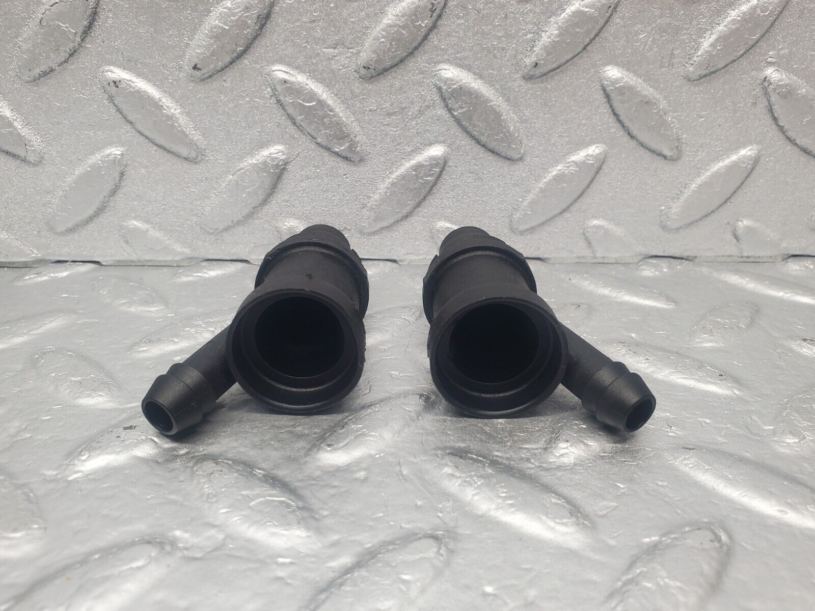 46037 Mercedes-Benz W126 420SE Fuel Injector Holder 2X