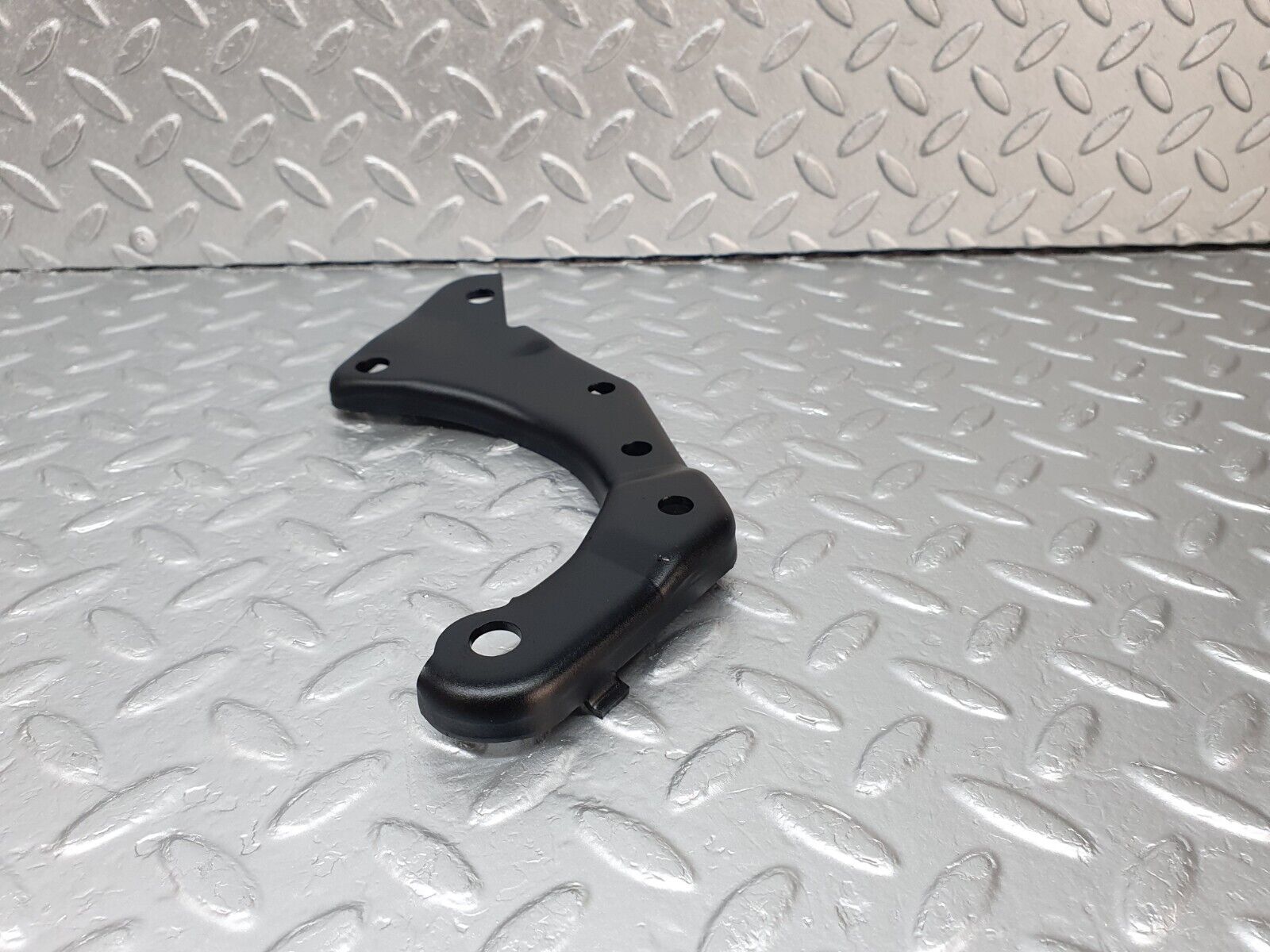 42929 Mercedes-Benz W201 190 2.0L Power Steering Pump Bracket