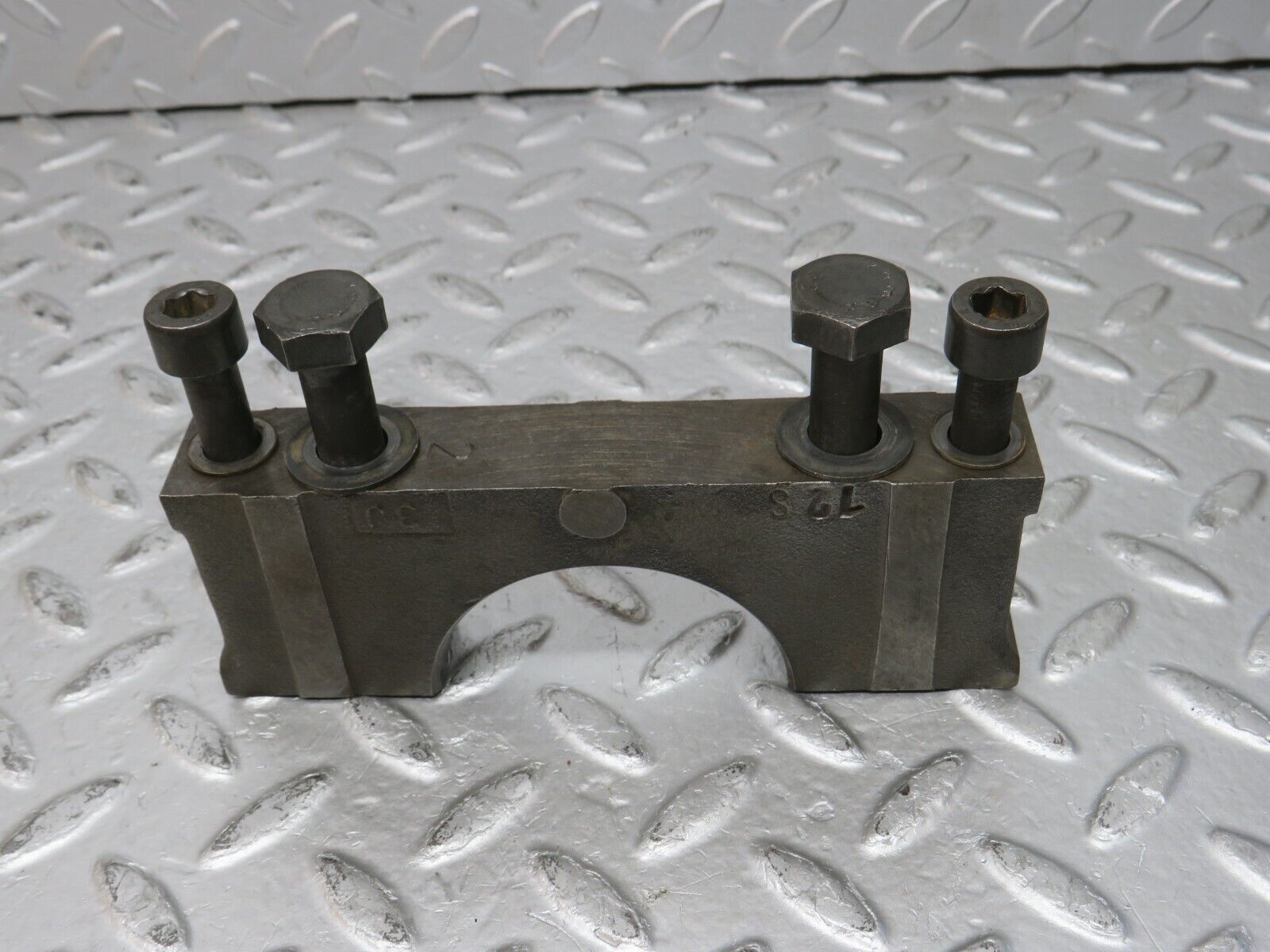 32867 Mercedes-Benz C107 R107 350 V8 Crankshaft Bearing Block 1160110312