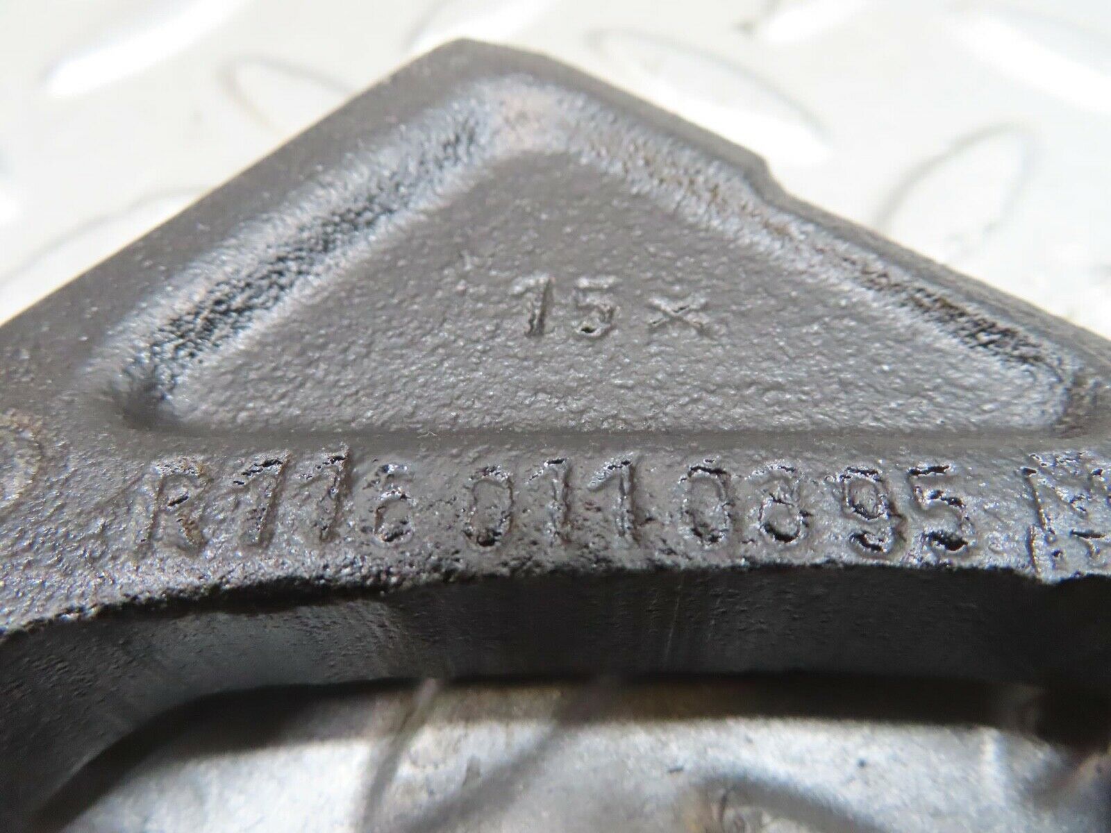 13789 Mercedes-Benz R107 450SL Engine Mount Bracket Pair 1160110895 1160110995