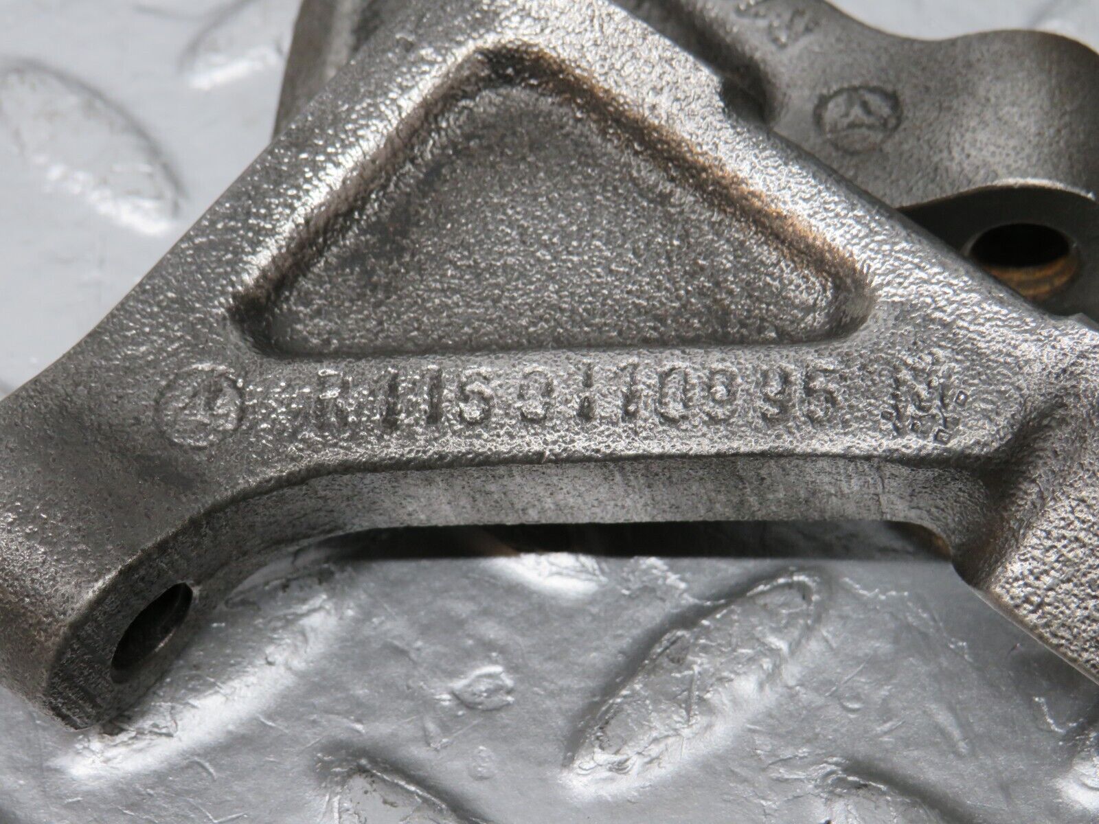 32973 Mercedes-Benz C107 R107 Engine Mount Bracket Pair 1160110895 1160110995