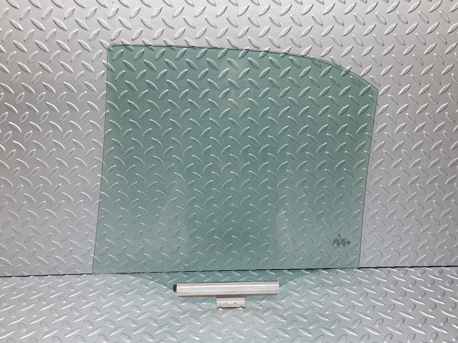 41991 Mercedes-Benz W202 C200 Rear Left Door Window Glass