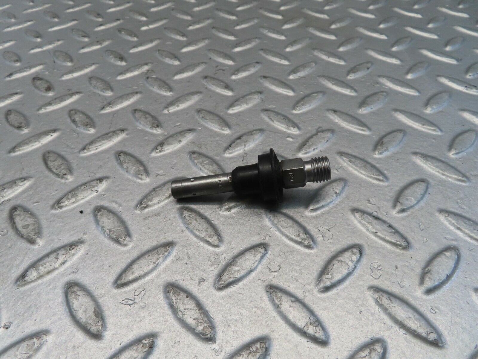 11033 Mercedes-Benz R107 W116 Fuel Injector Bosch 0437502010