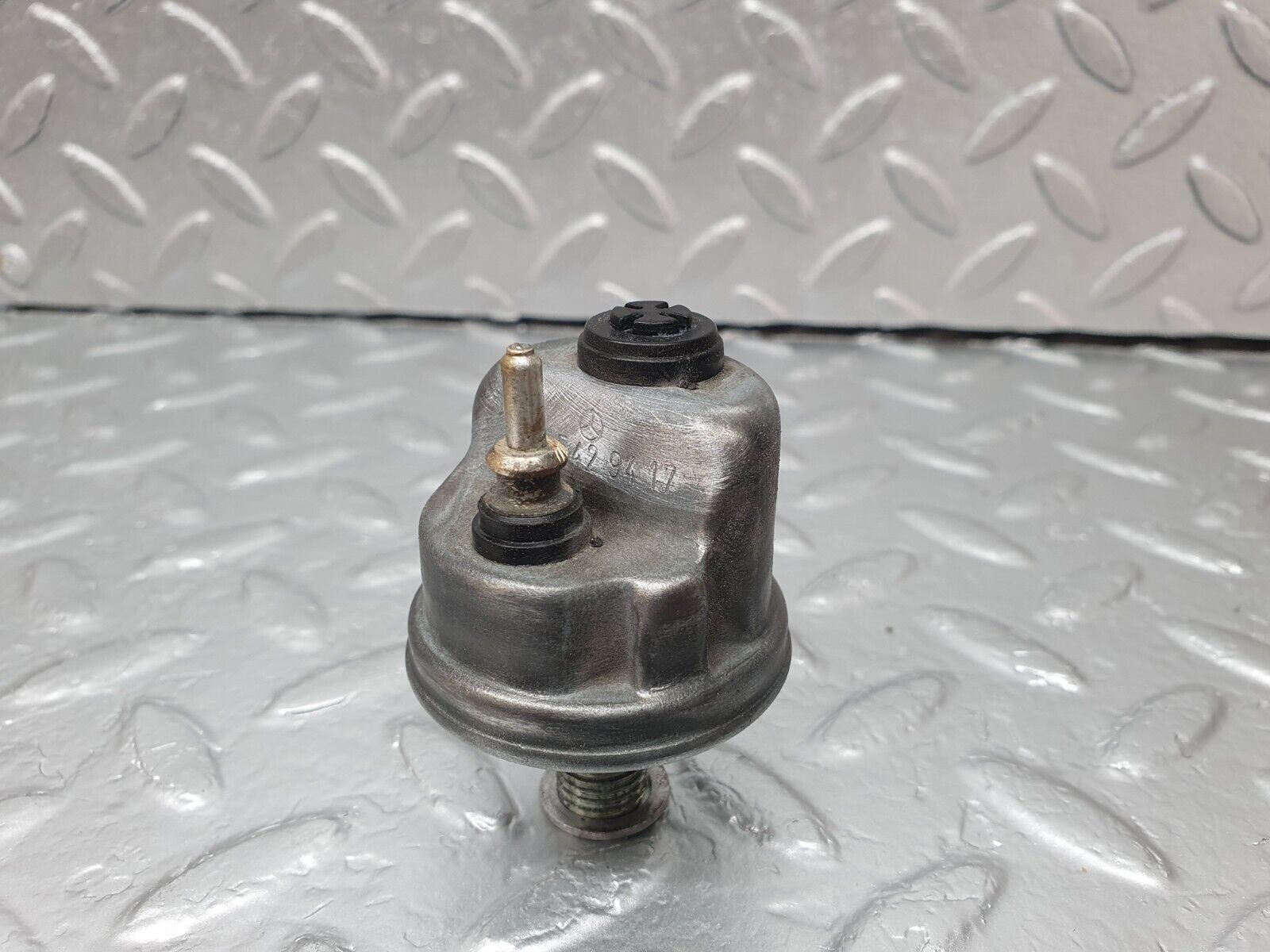 42546 Mercedes-Benz R129 320SL Coupe Oil Pressure Sensor VDO 0065429417