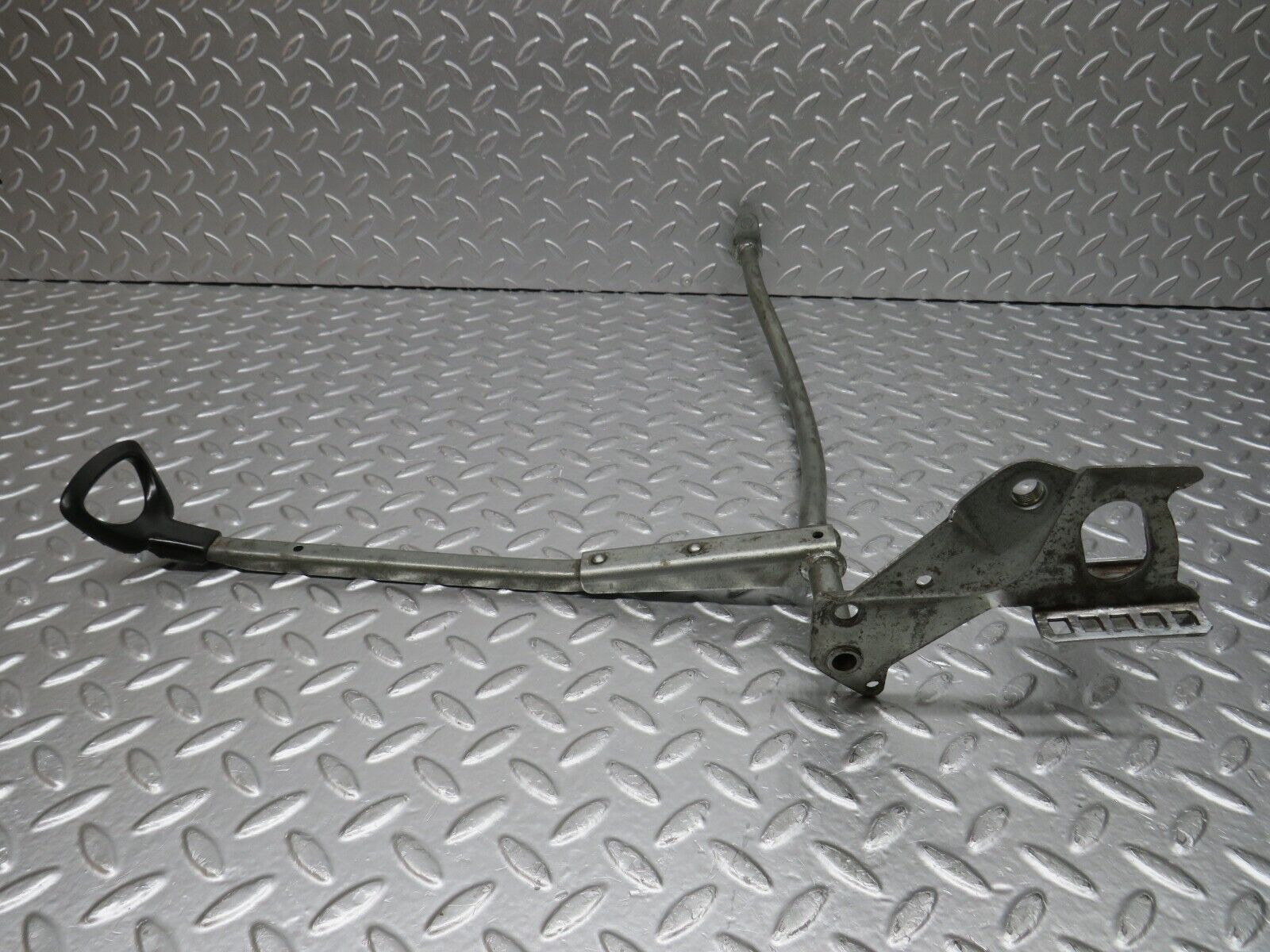 33203 Mercedes-Benz C107 R107 Front Right Seat Sliding Adjust Handle