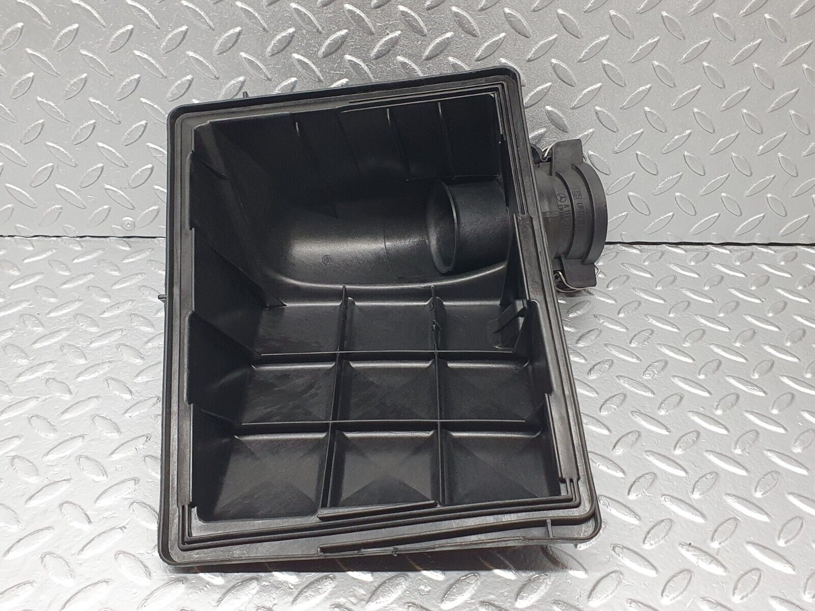 41814 Mercedes-Benz W202 C200 Air Filter Box Housing 1110900301