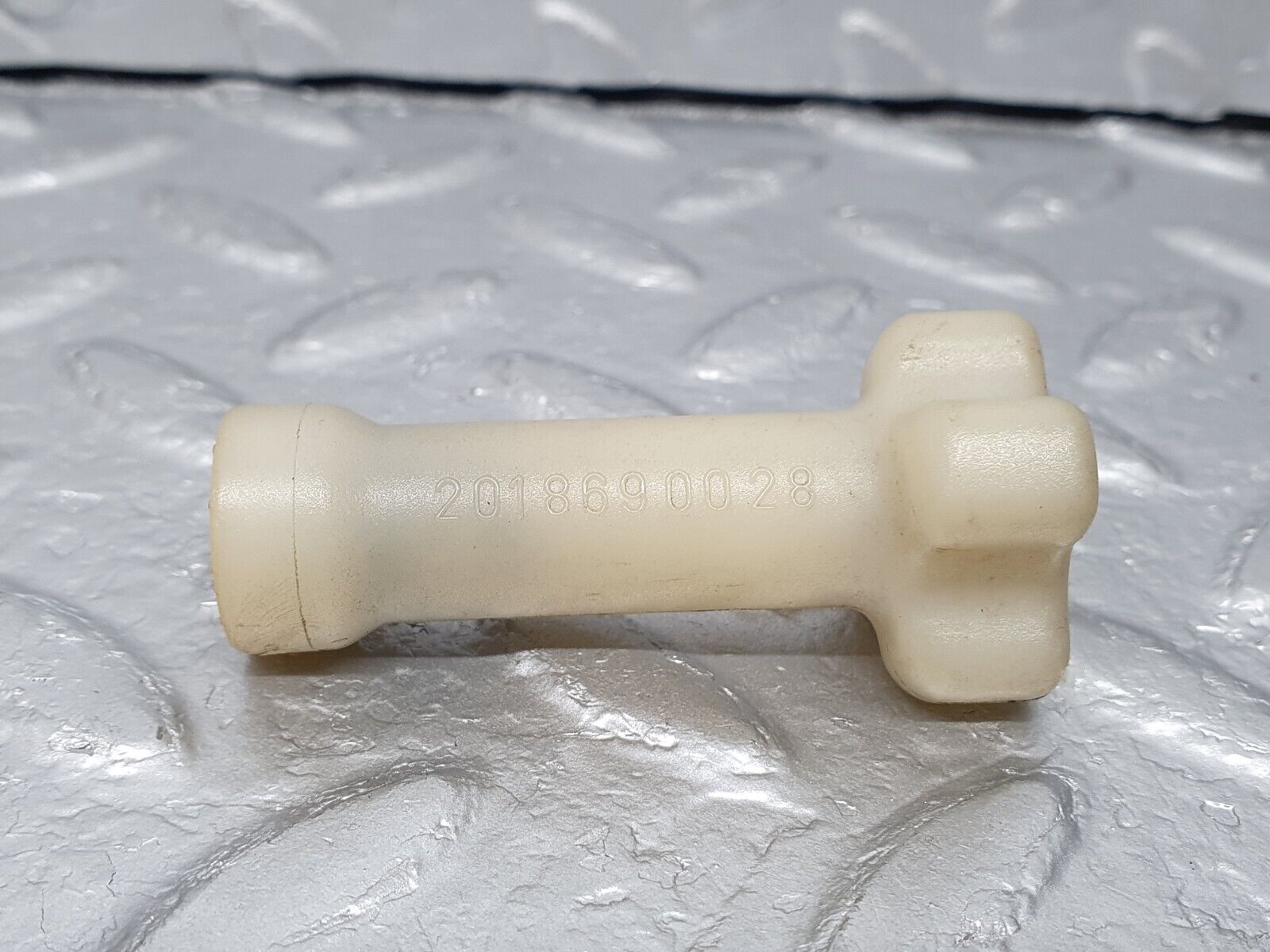 41677 Mercedes-Benz W124 200E Windscreen Washer Reservoir Holder 2018690028