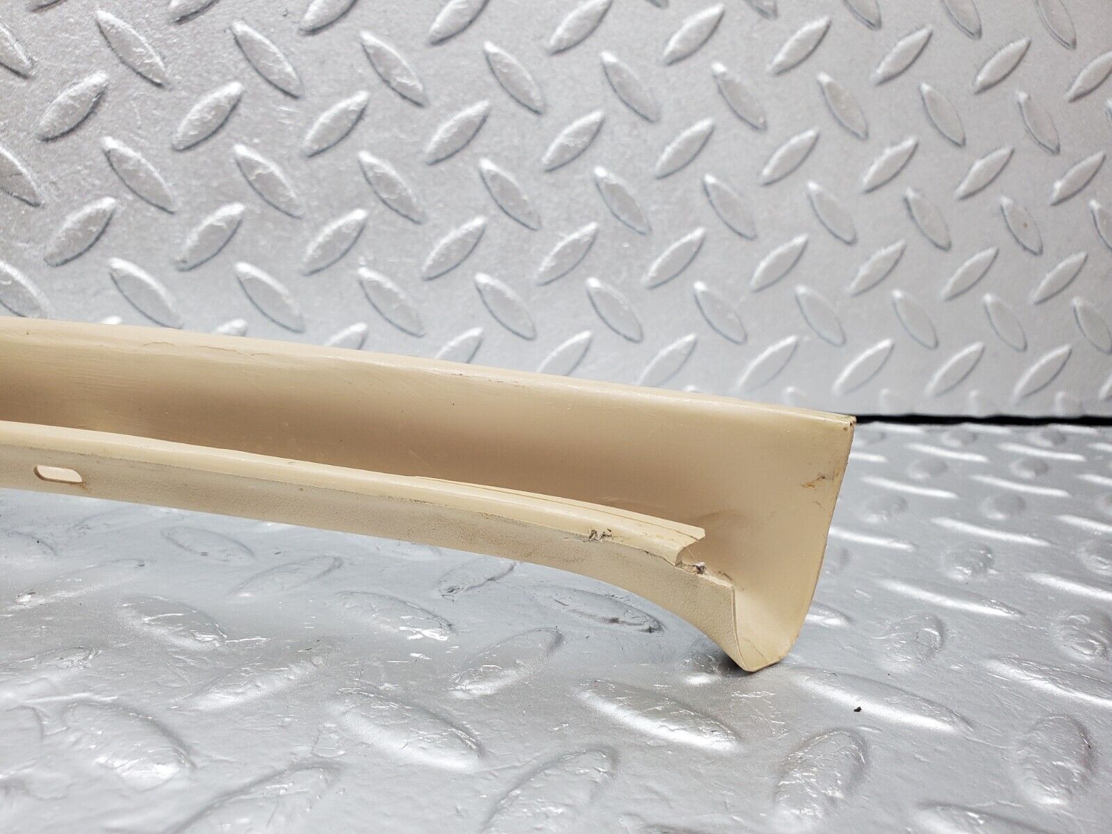 45862 Mercedes-Benz W126 420SE Rear Left Door Window Frame Cover 1267350571