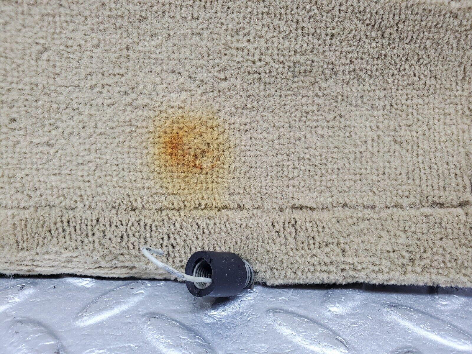 45859 Mercedes-Benz W126 420SE Front Left Seat Under Cover Beige