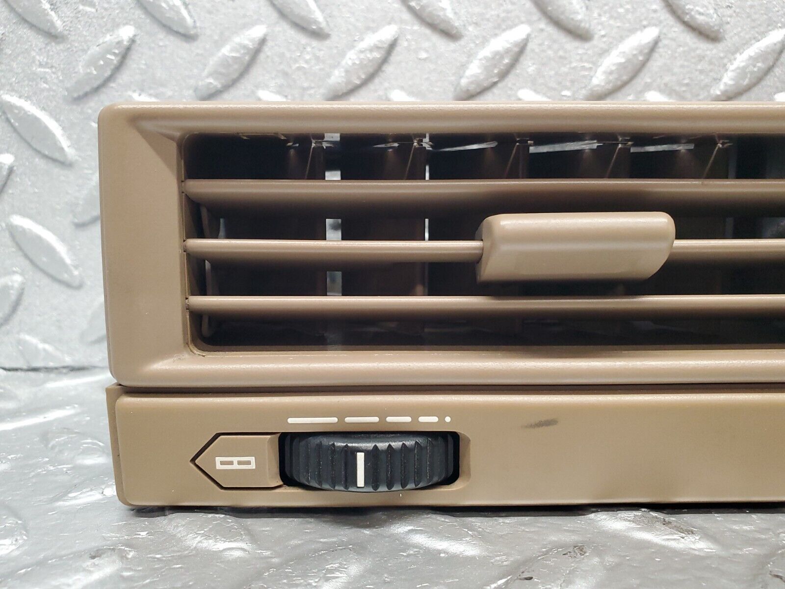 46876 Mercedes-Benz R129 320SL Coupe Dash Centre Air Vent 1298300654