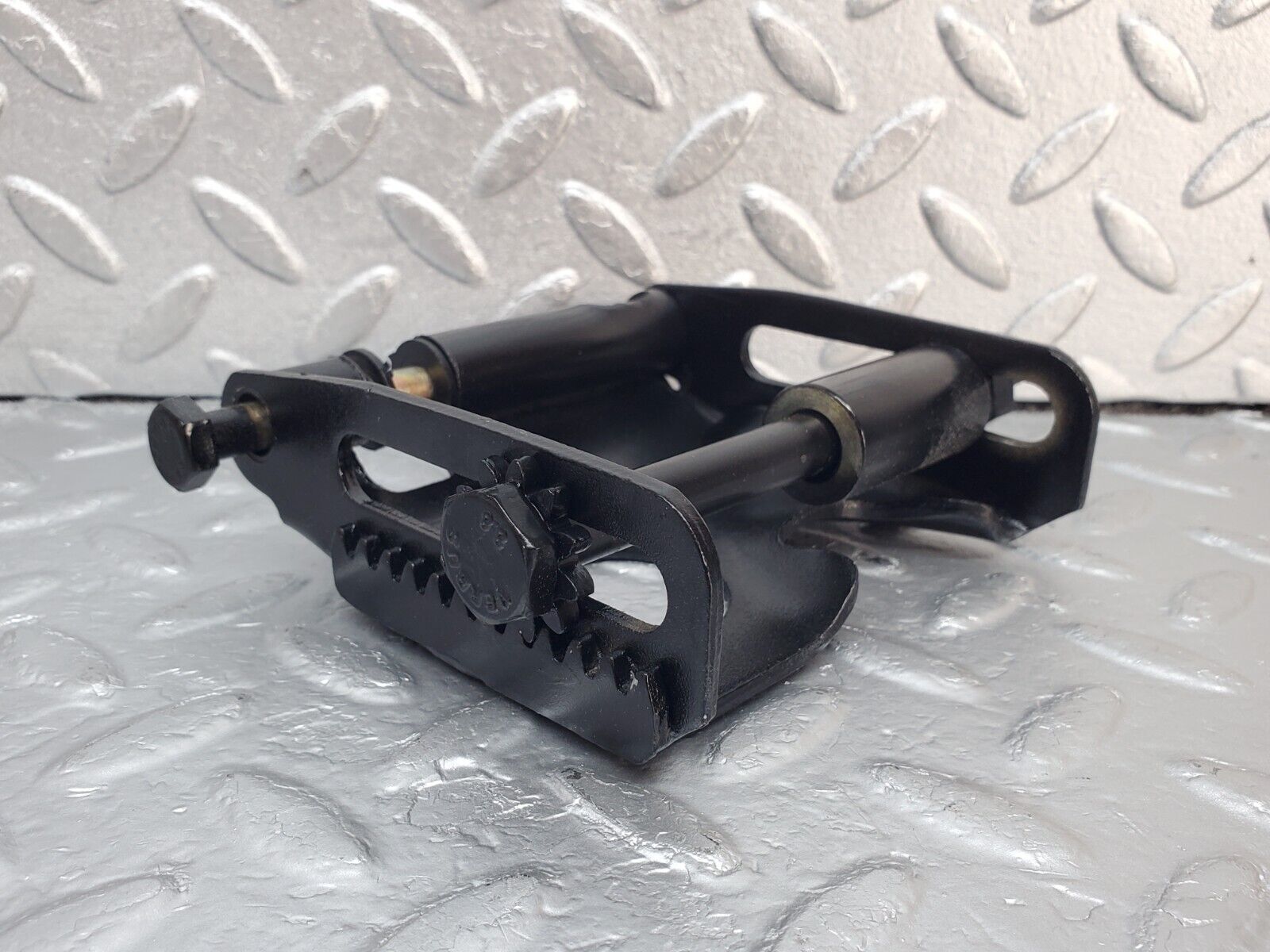 45365 Mercedes-Benz 280E M110.983 Alternator Generator Bracket