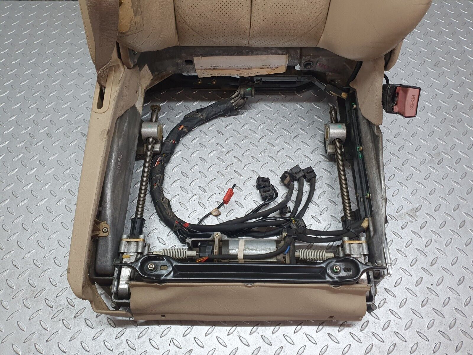 42419 Mercedes-Benz R129 320SL Coupe Electric Front Right Seat Leather Beige