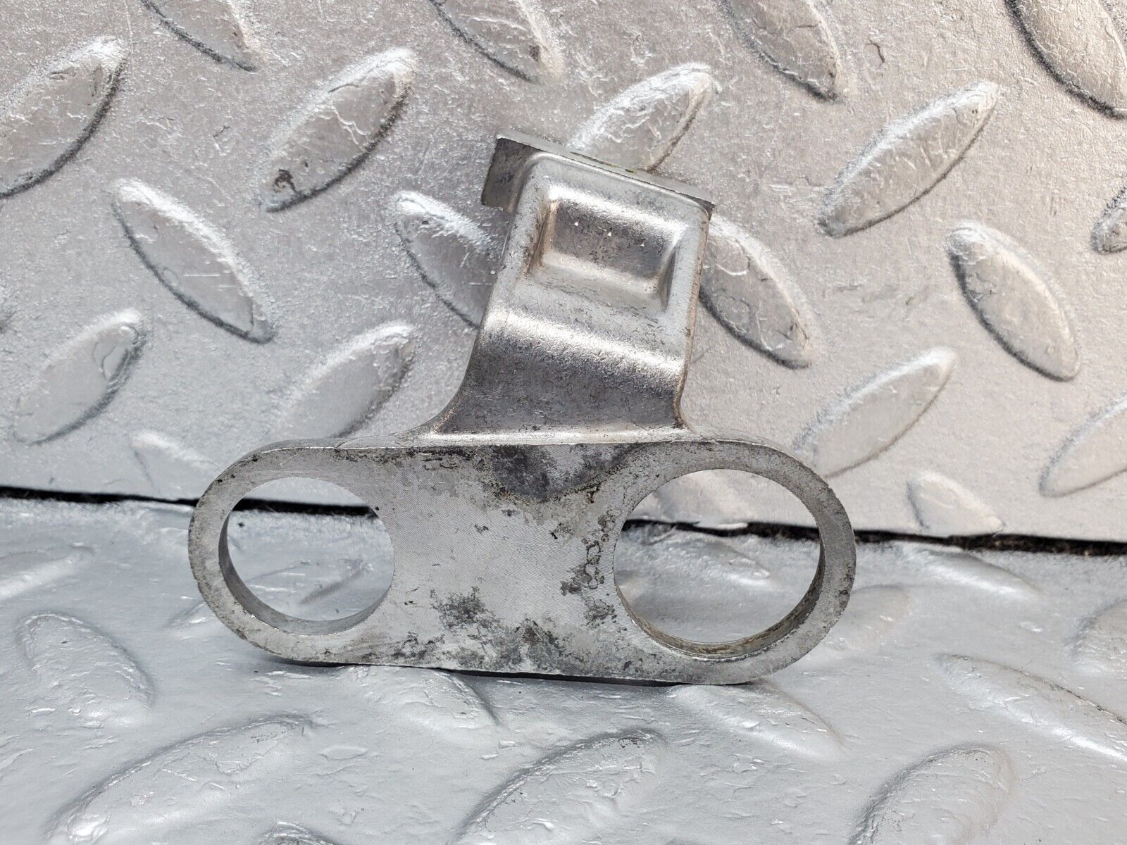 45352 Mercedes-Benz 280E M110.983 Crankshaft Sensor Holder Bracket 1101530440