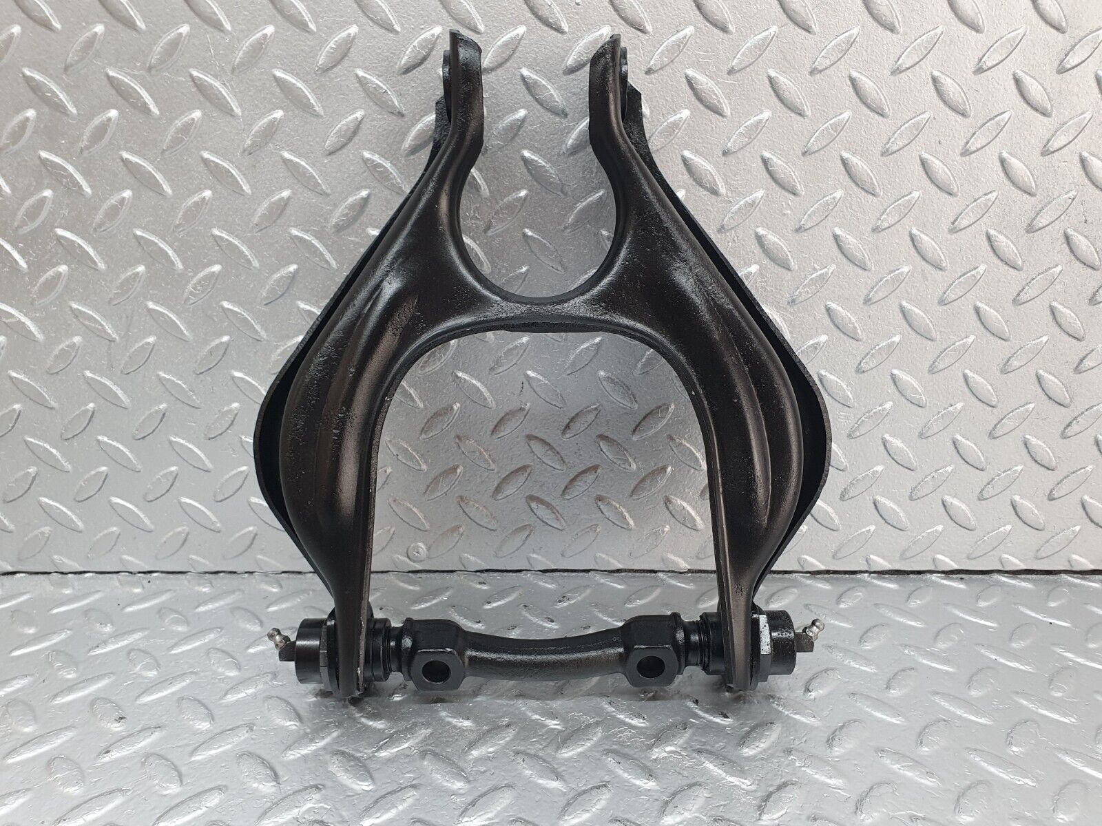 43200 Mercedes-Benz W108 280SE Front Right Upper Control Arm