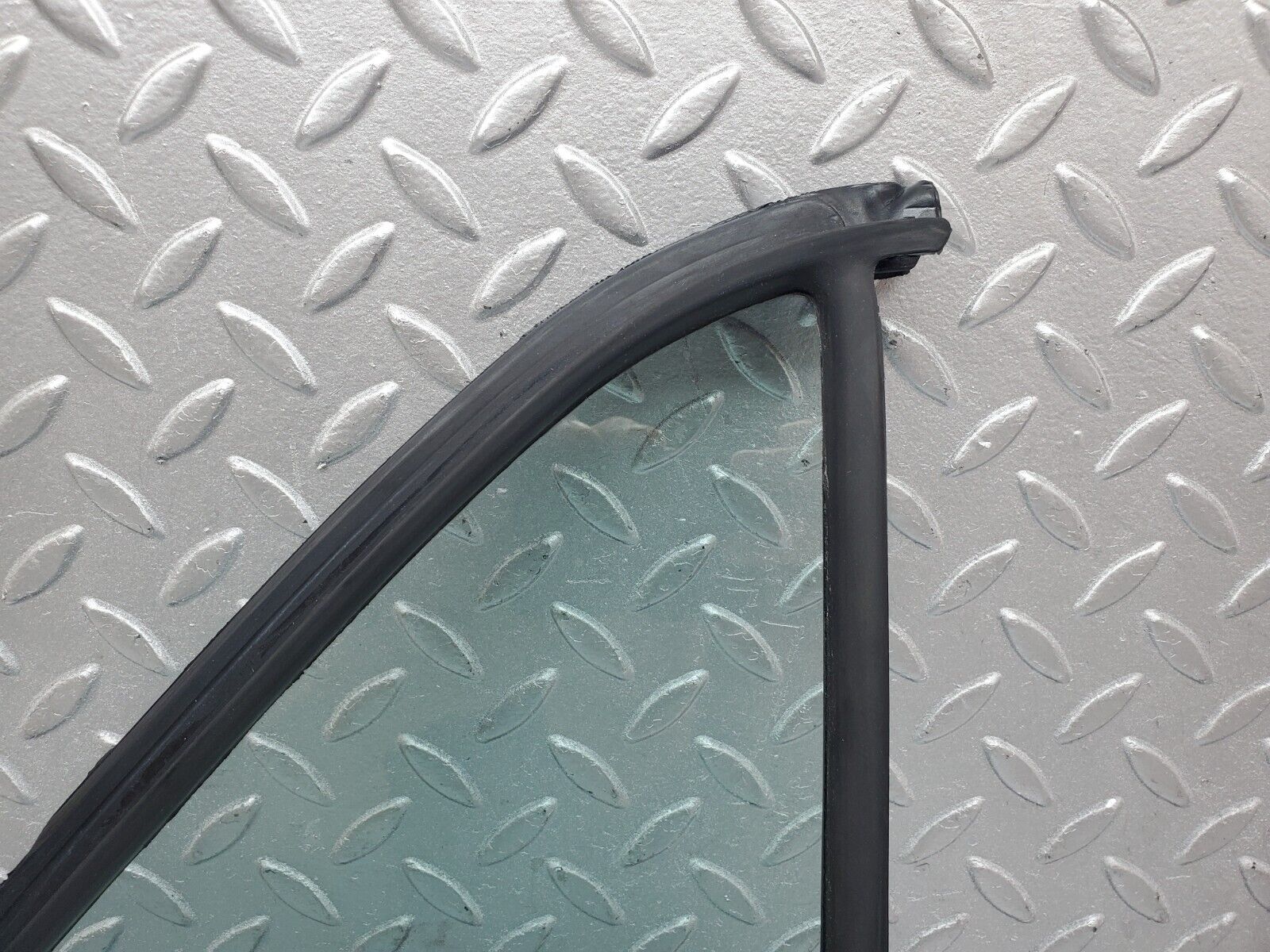 44369 Mercedes-Benz W123 280E Rear Right Quarter Window Glass 1237350224