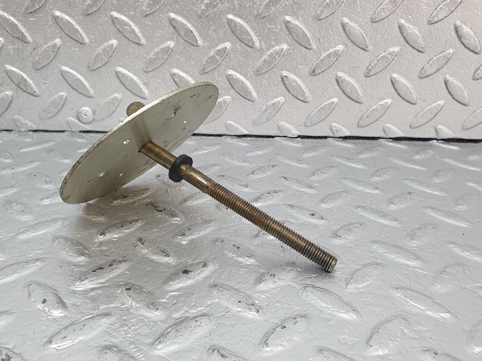 44023 Mercedes-Benz C123 230CE Coupe Spare Wheel Holder