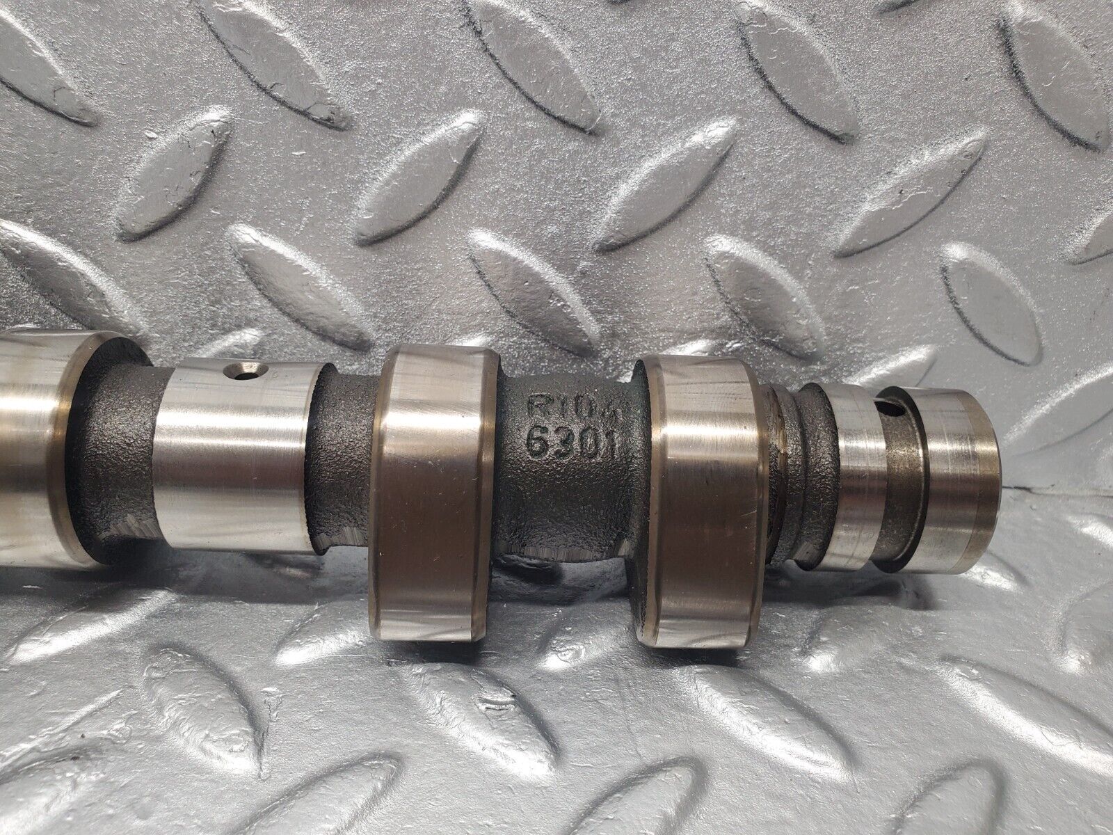 46222 Mercedes-Benz W124 280E Camshaft R1046301