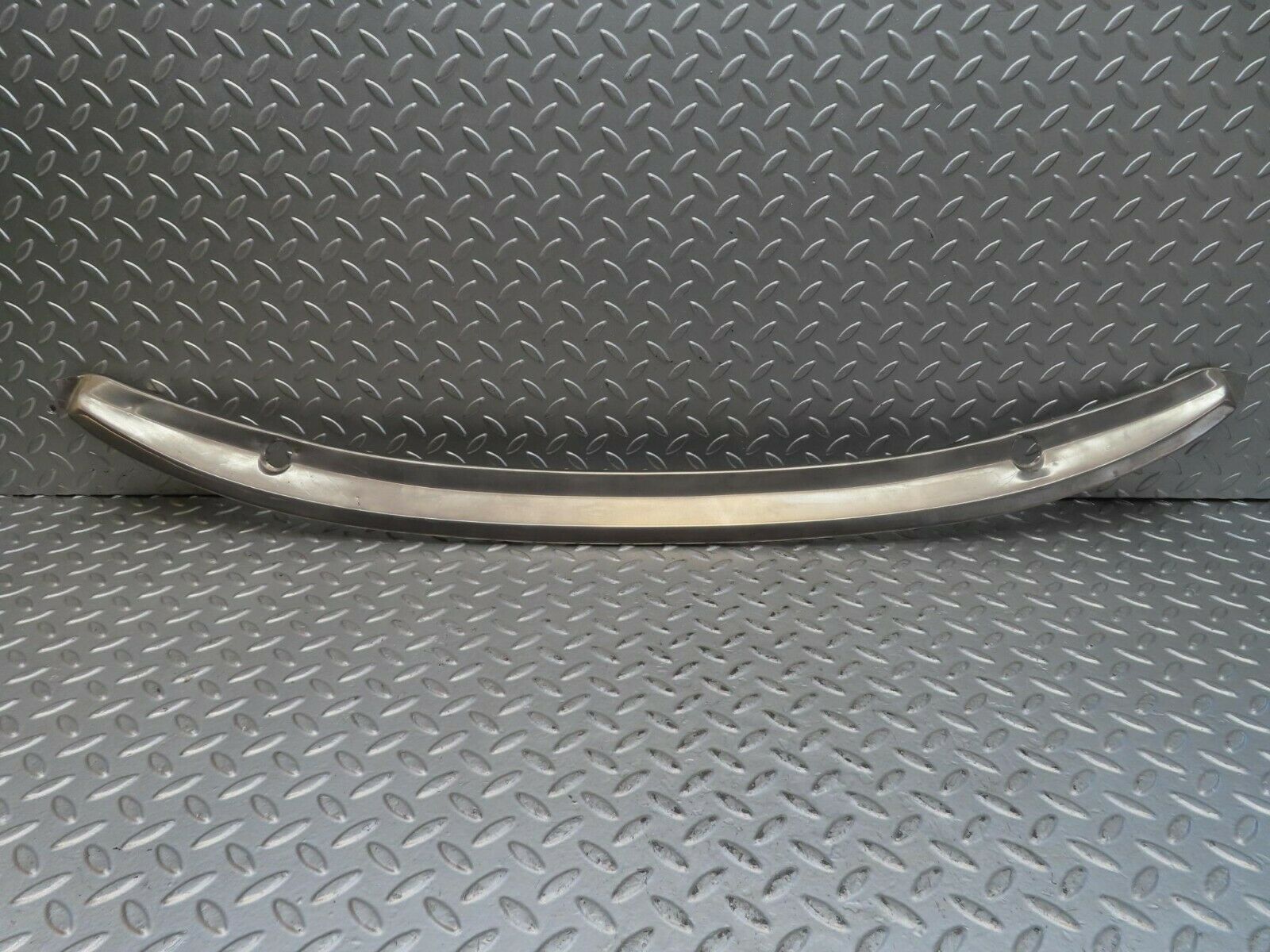 15574 Mercedes-Benz R107 450SL Windscreen Top Chrome Trim