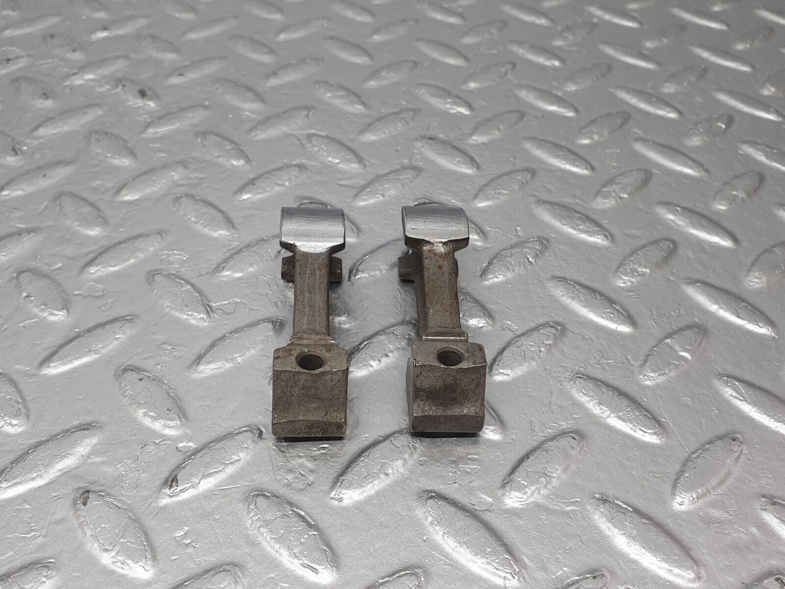 43361 Mercedes-Benz W108 280SE Valve Rocker Arm With Retaining Spring