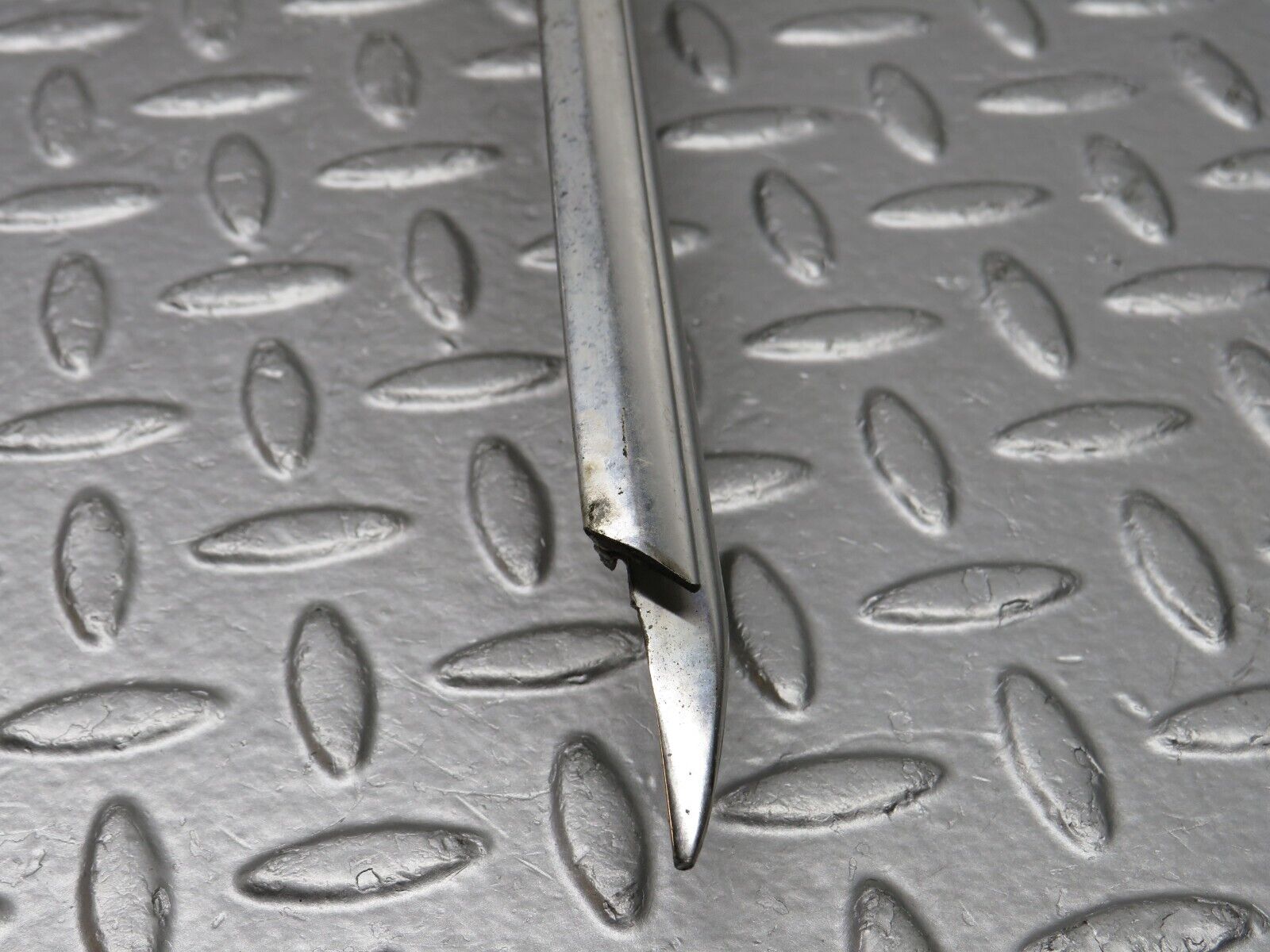 40197 Mercedes-Benz R107 Hardtop Side Window Chrome Moulding Trim Right