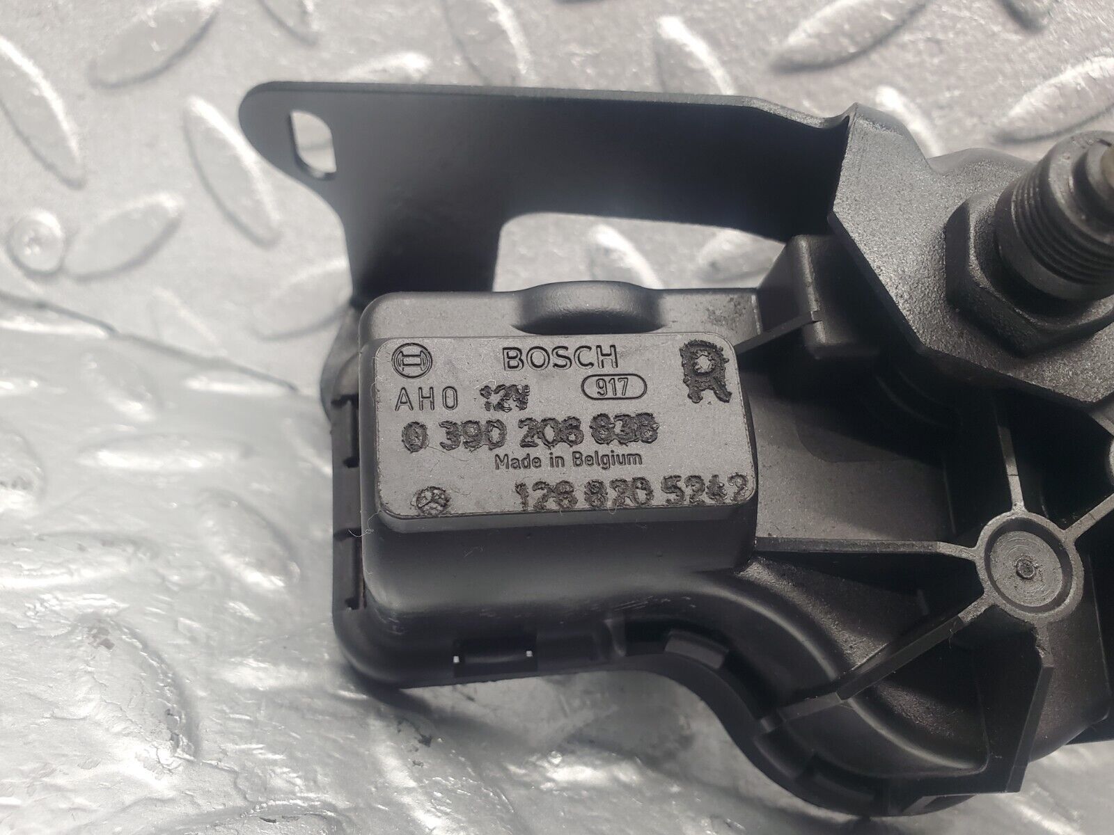 46034 Mercedes-Benz W126 420SE Headlight Wiper Motor Bosch Right 1268205242 0390206838