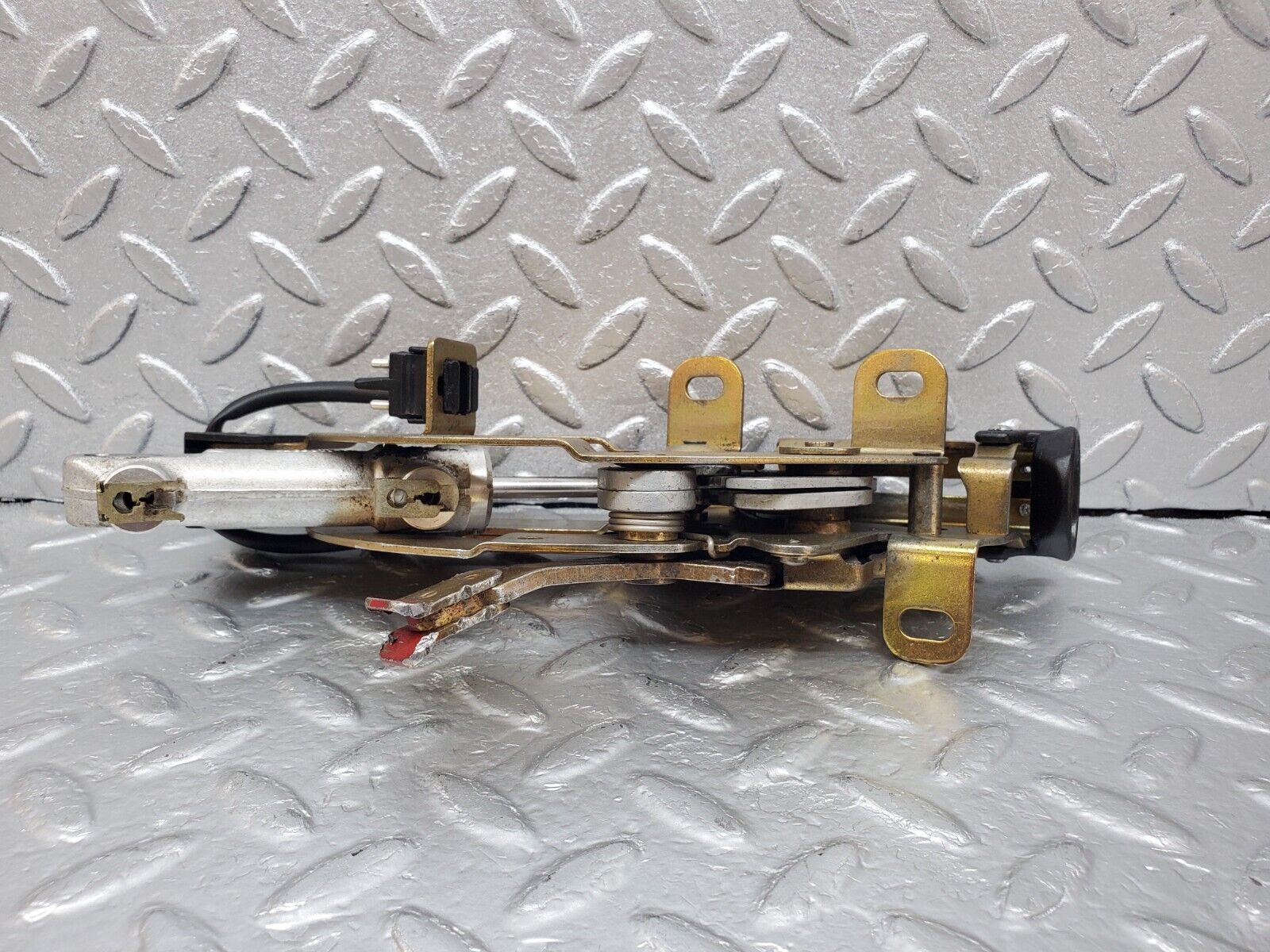 44983 Mercedes-Benz R129 300SL Coupe Rear Left Roof Lock Mechanism 1298000574