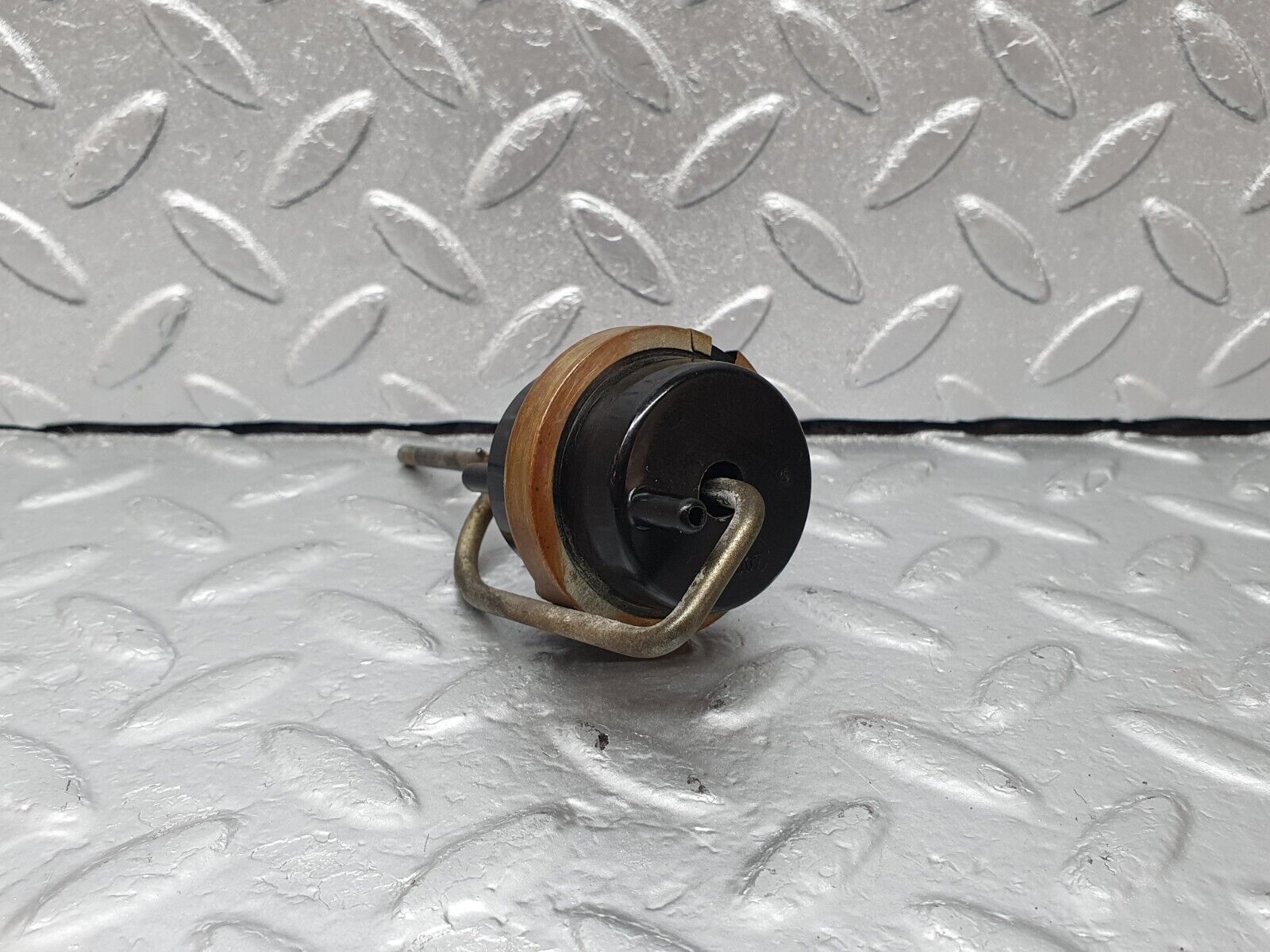 43126 Mercedes-Benz W108 280SE Fuel Tank Flap Cap Vacuum Actuator