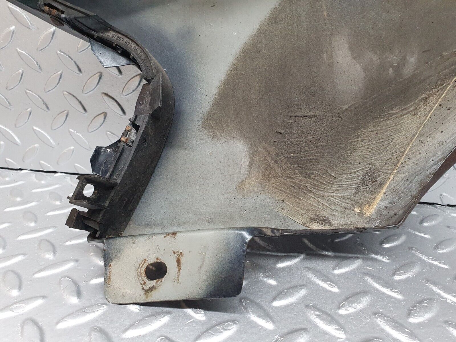 41818 Mercedes-Benz W202 C200 Front Right Fender Wing