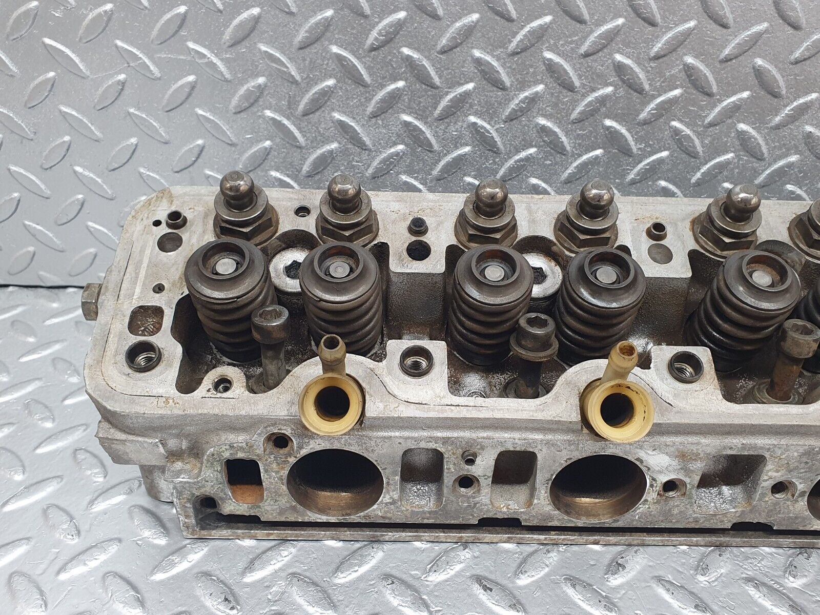 43840 Mercedes-Benz C126 380SEC Coupe Cylinder Head Right Side 1160163401