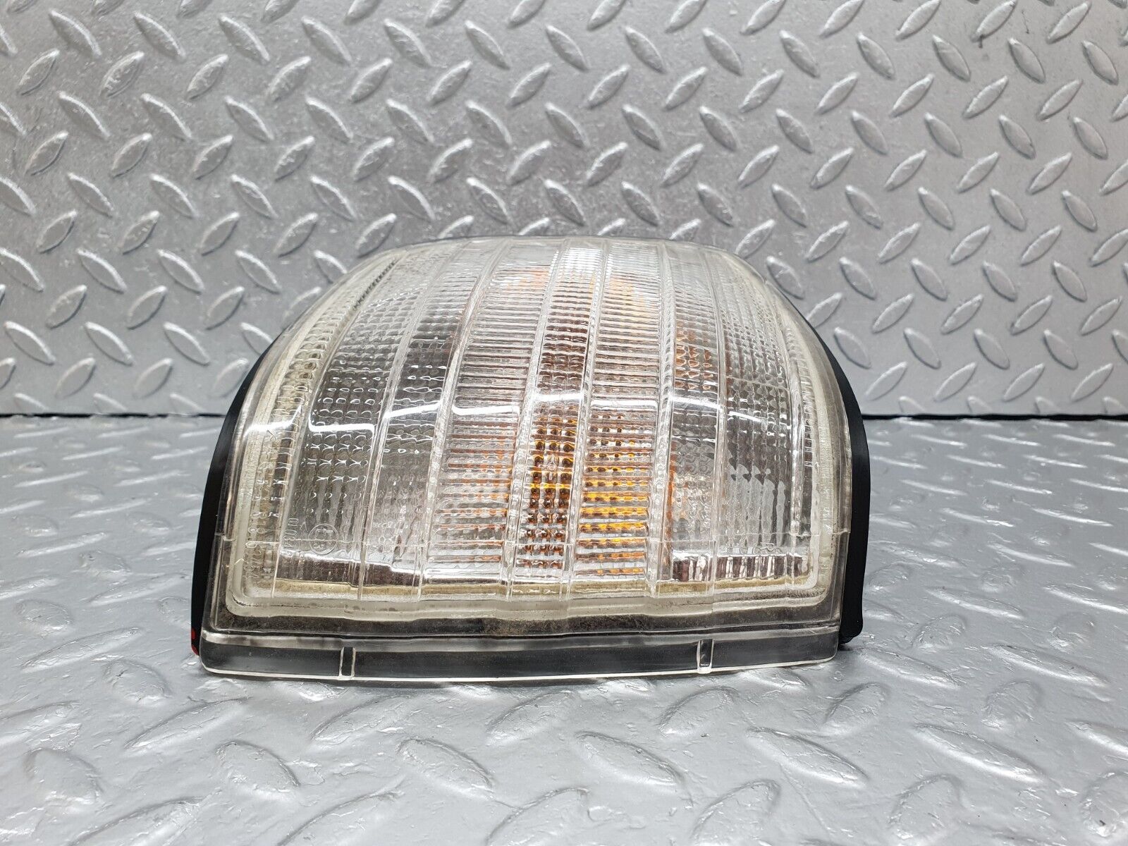 43700 Mercedes-Benz C126 380SEC Coupe Indicator Light Front Right 318-53454B