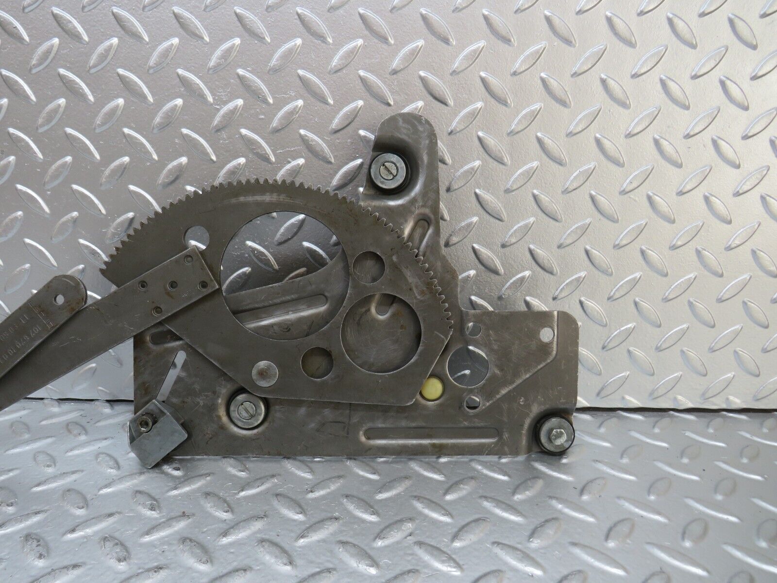 25084 Mercedes-Benz C107 Rear Left Power Window Regulator 1076700903