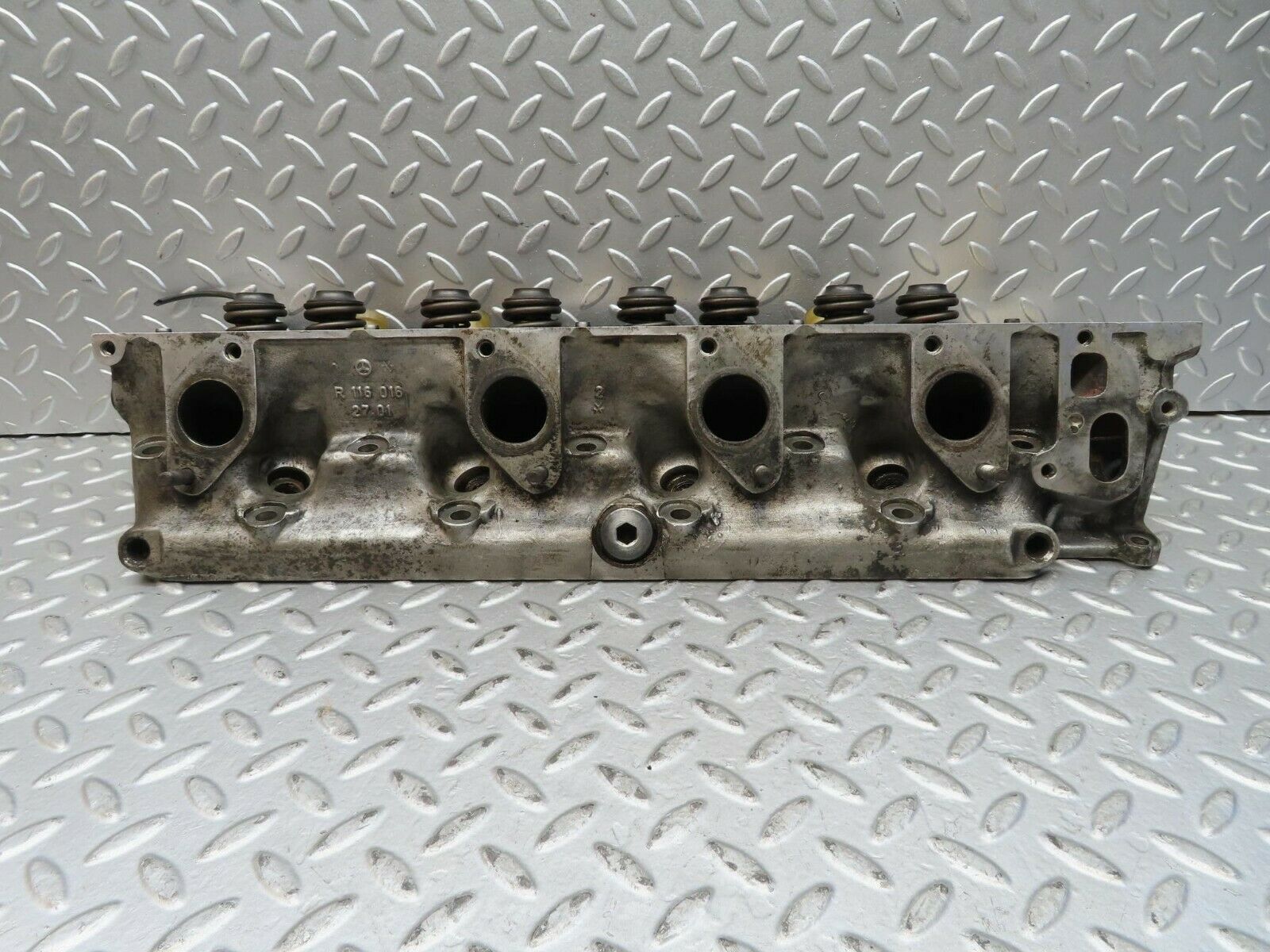 15795 Mercedes-Benz R107 450SL Cylinder Head Right 1160162701