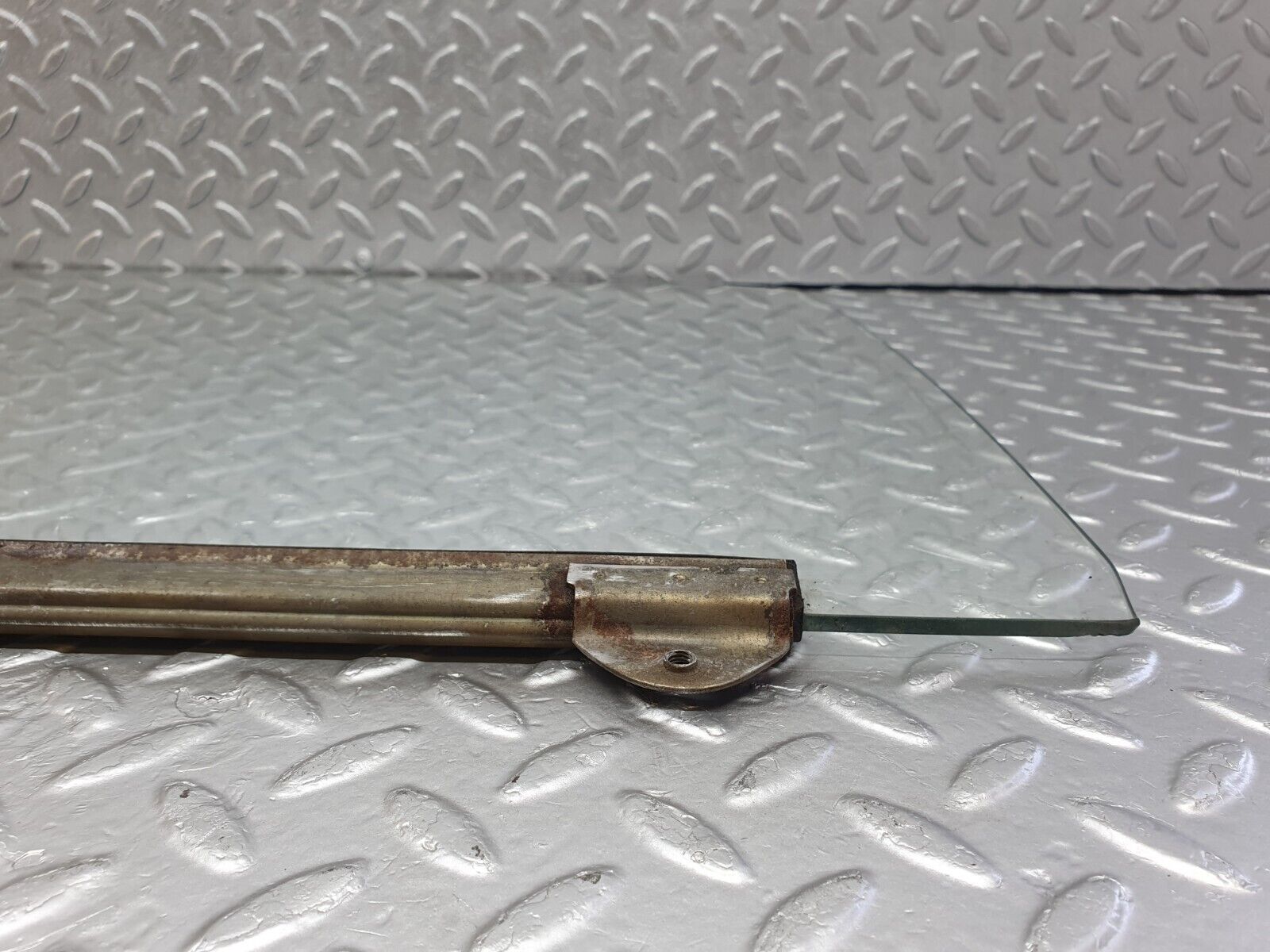 43218 Mercedes-Benz W108 280SE Front Right Door Window Glass