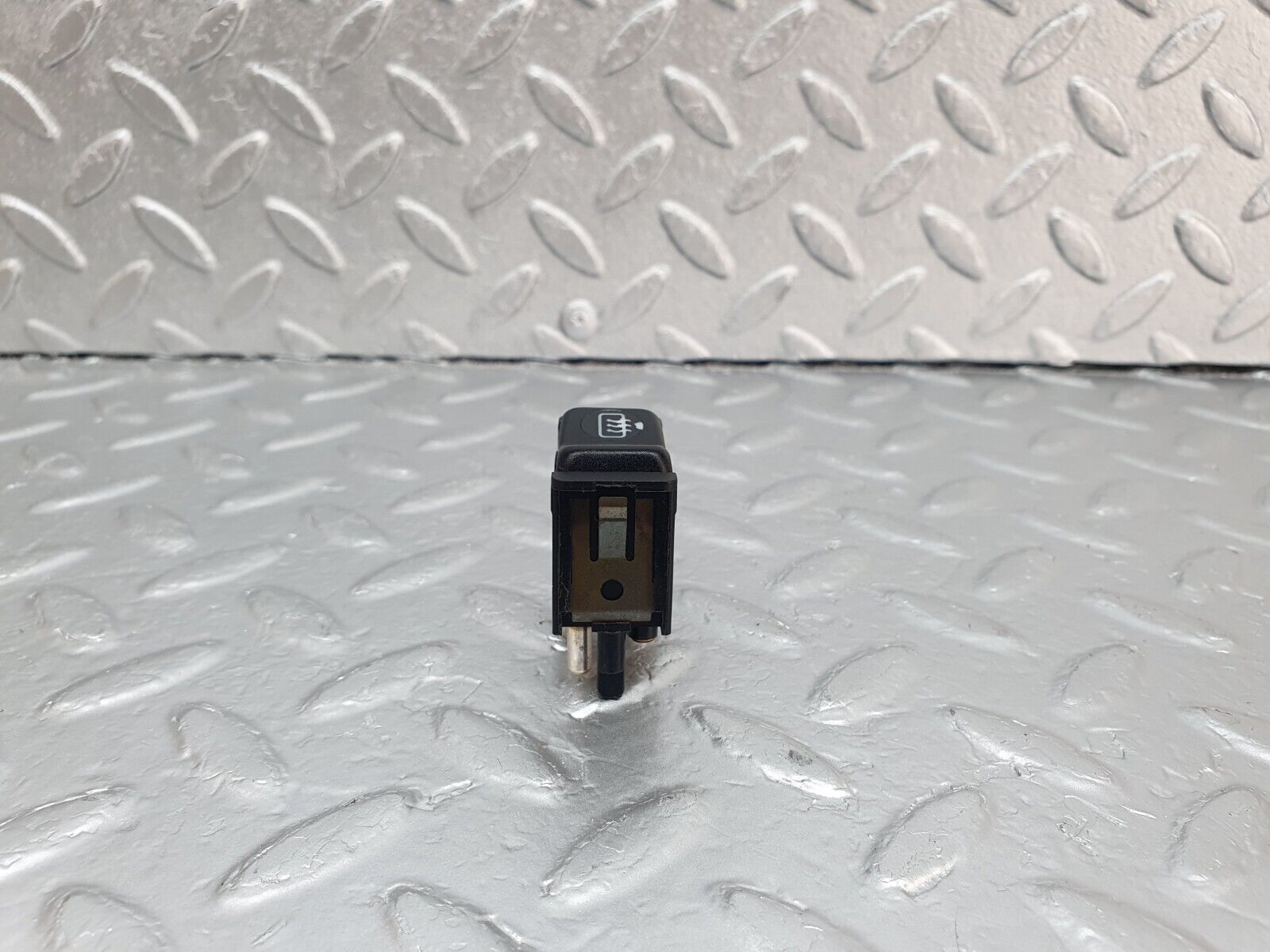 42954 Mercedes-Benz W201 190 2.0L Rear Heated Window Switch 0008206010