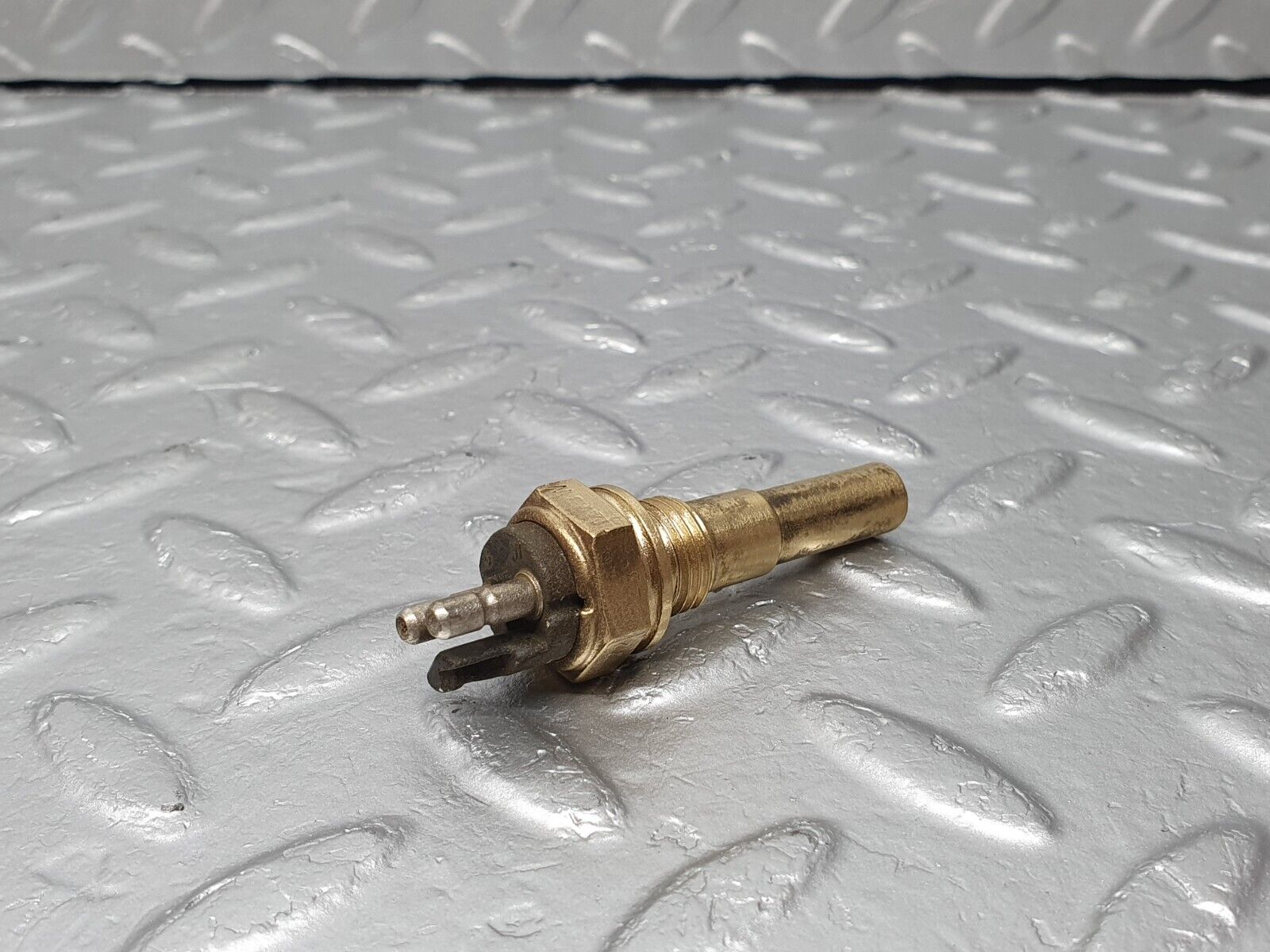 41343 Mercedes-Benz C107 R107 Coolant Temperature Sensor VDO