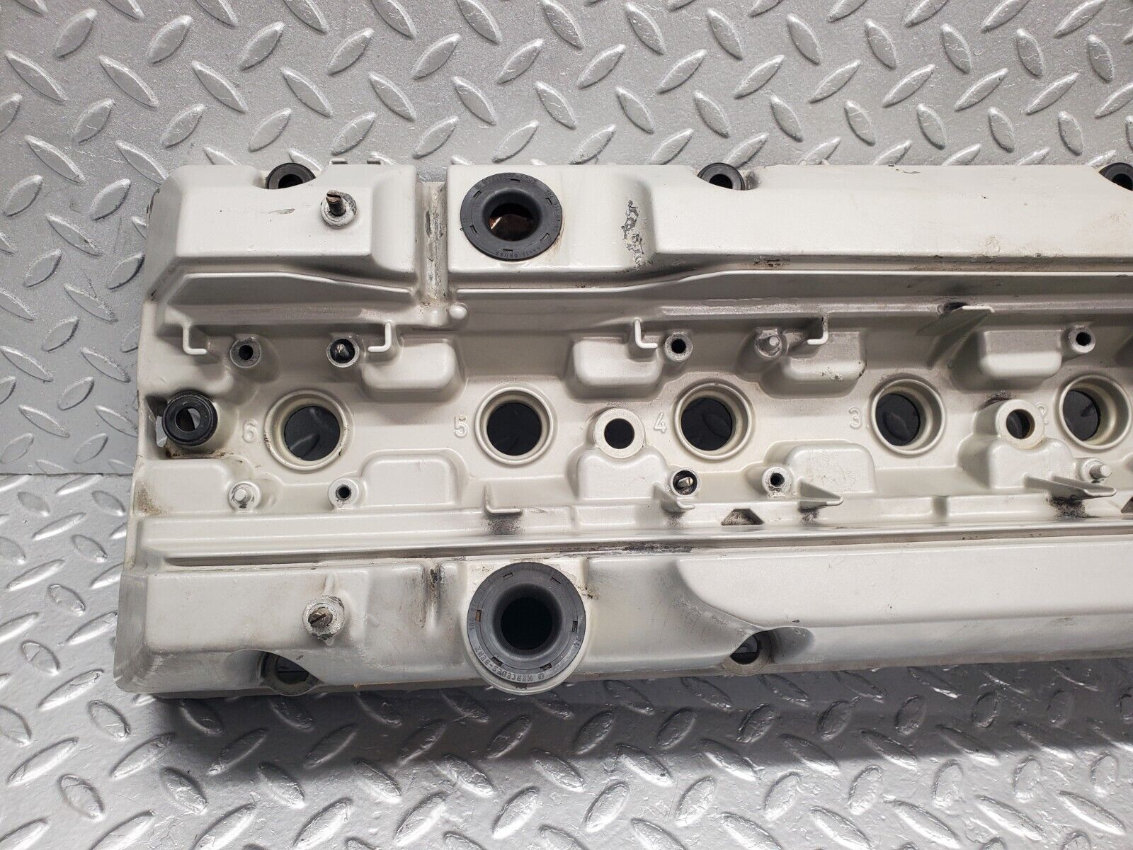 46232 Mercedes-Benz W124 280E Cylinder Head Valve Cover 1040160705