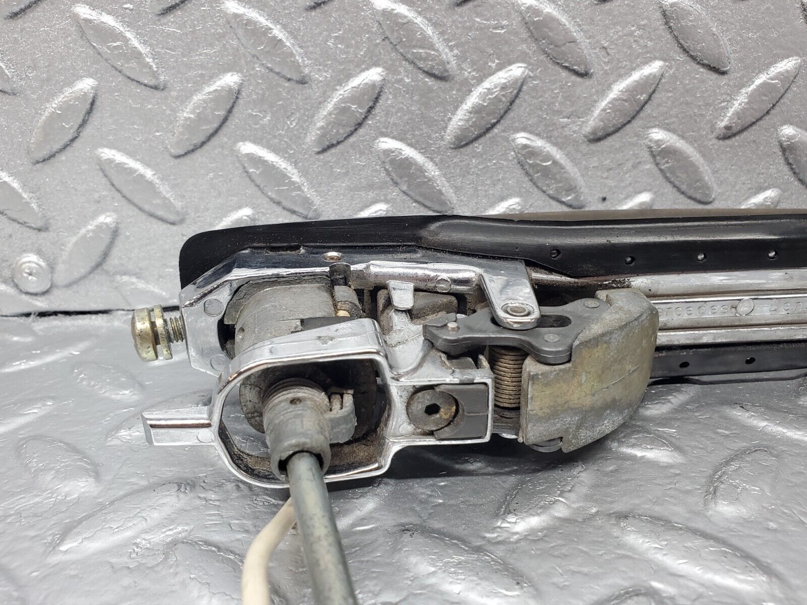 45645 Mercedes-Benz W126 420SE Front Right Door Exterior Handle No Key