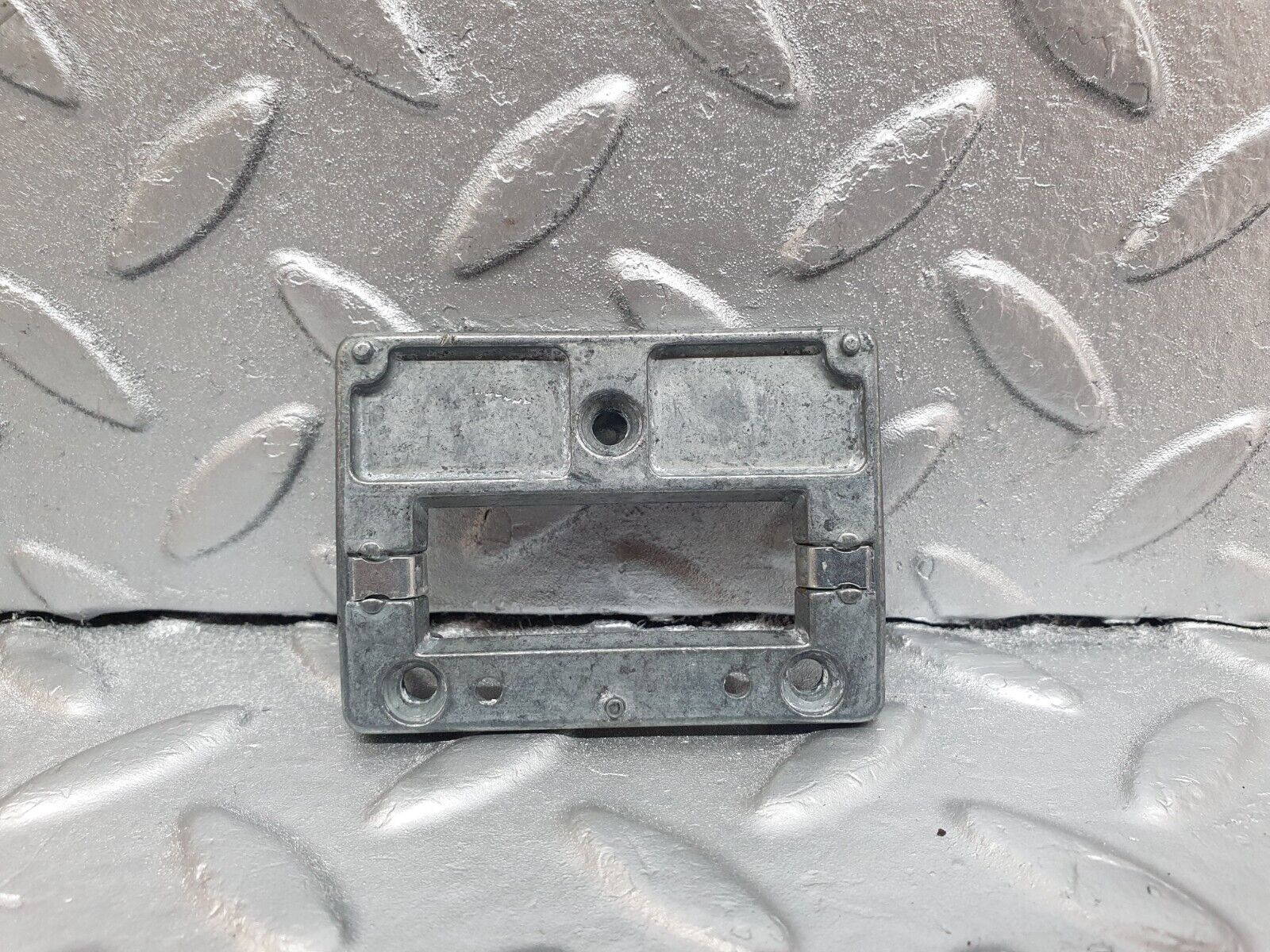 42904 Mercedes-Benz W201 190 2.0L Rear View Mirror Bracket 2018100011