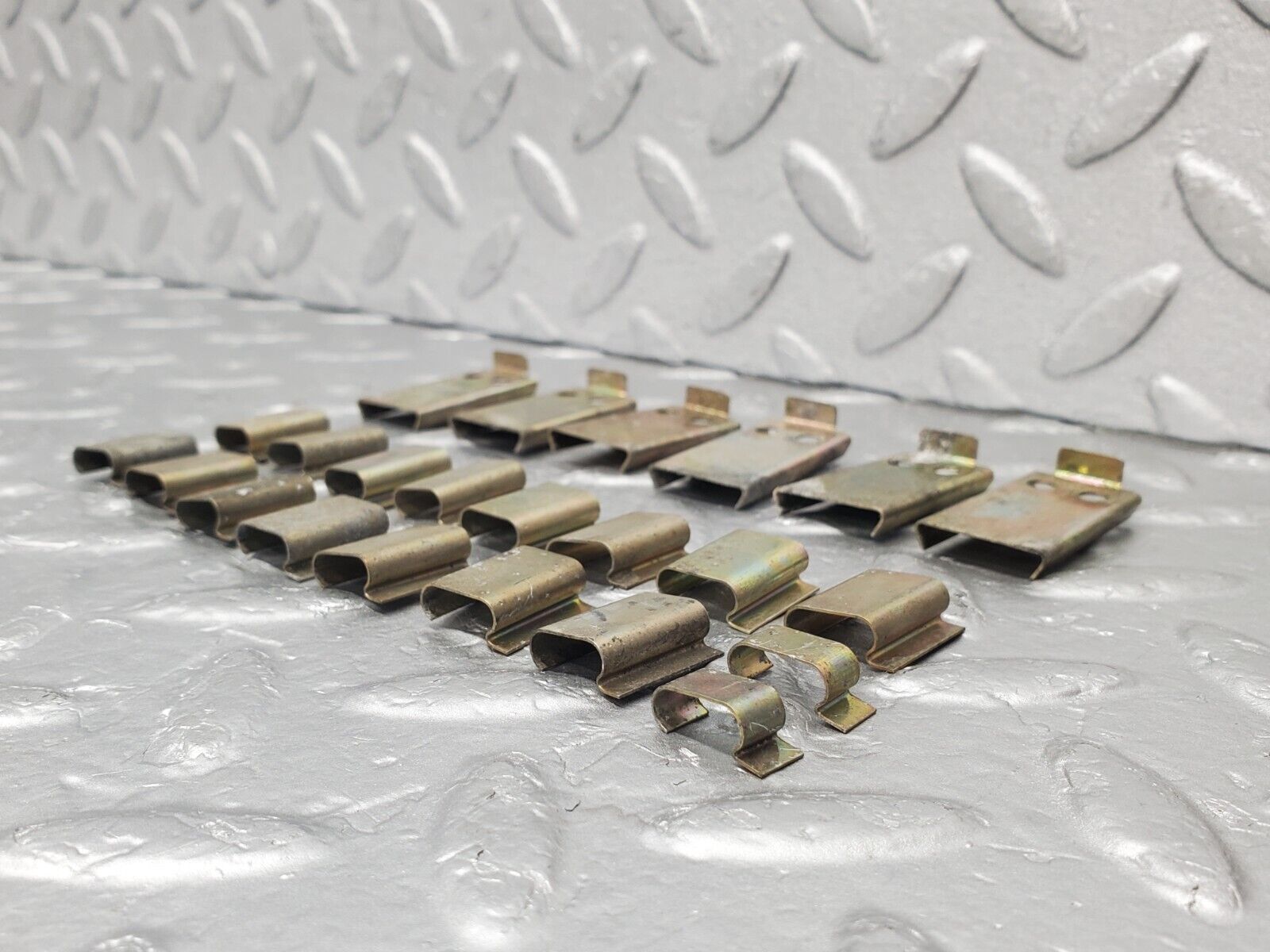 46080 Mercedes-Benz S123 200T Wagon Heater Box Blower Housing Clips